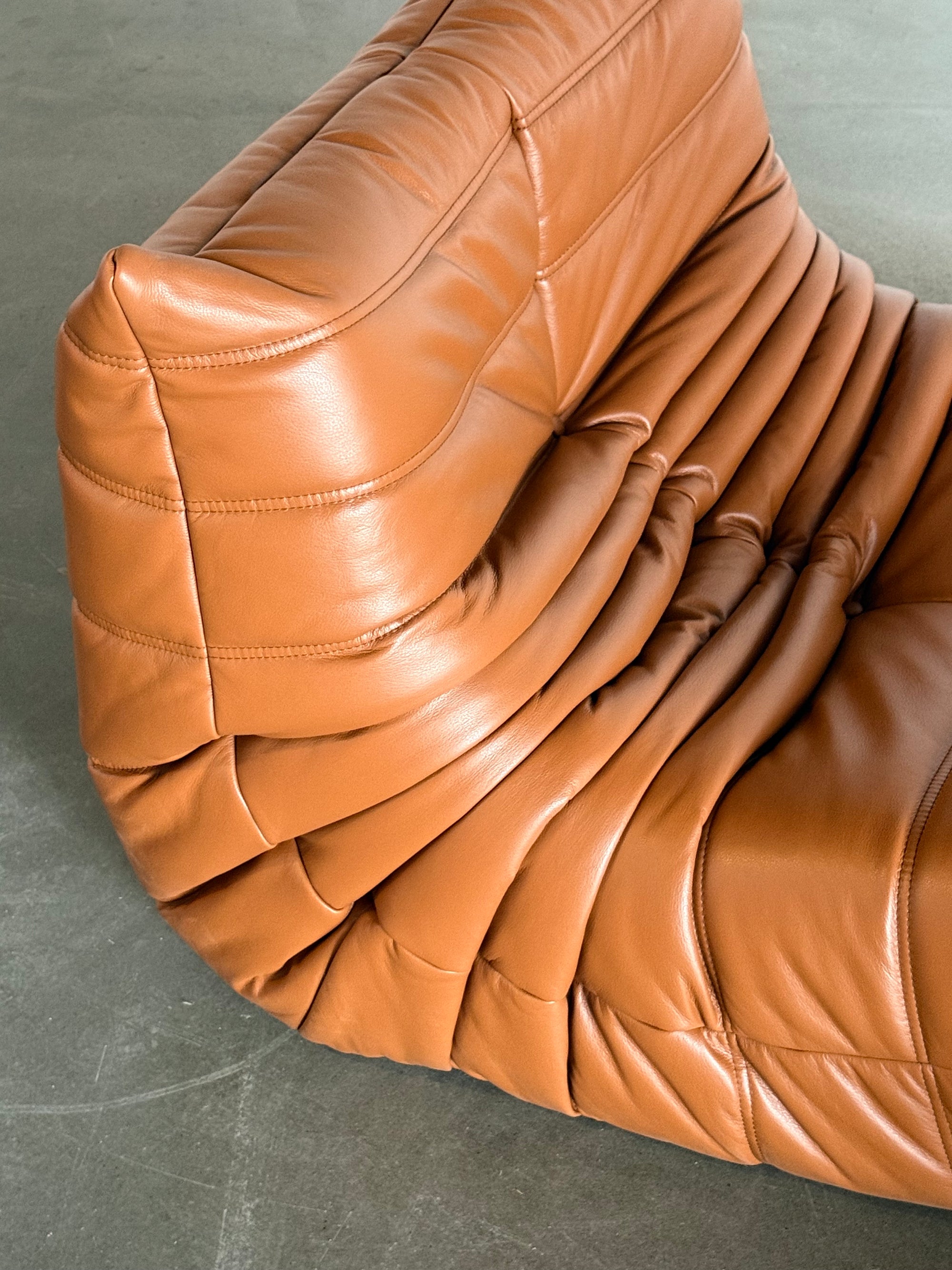 fotel Togo z podnóżkiem, Ligne Roset