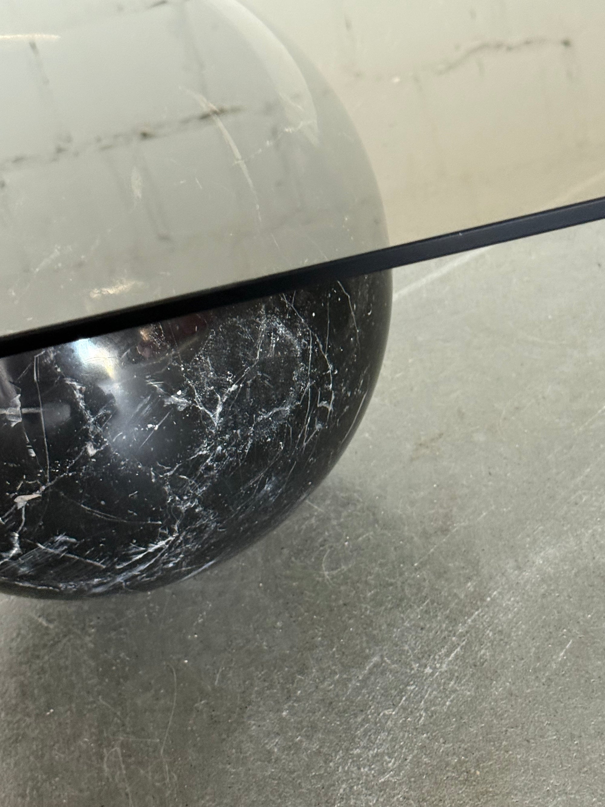 stół kawowy kula marmur