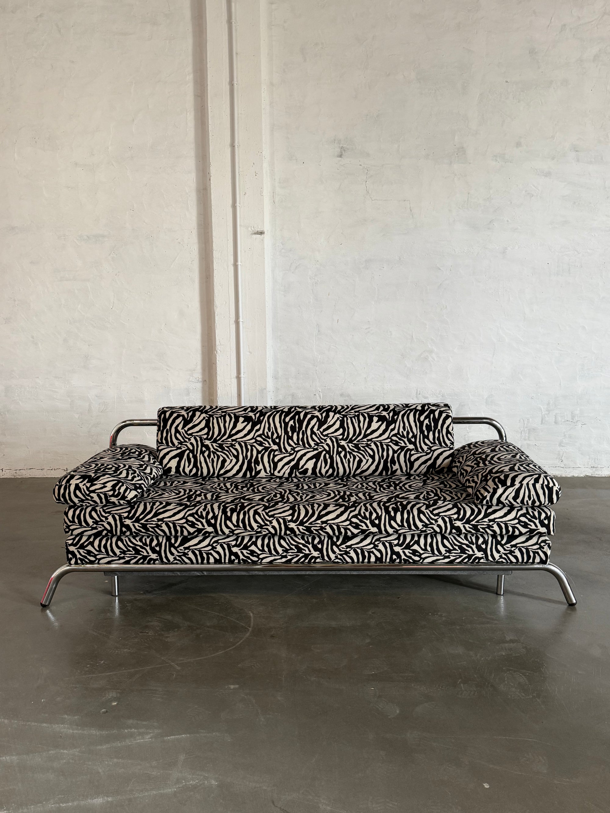 Bauhaus sofa with sleeping function