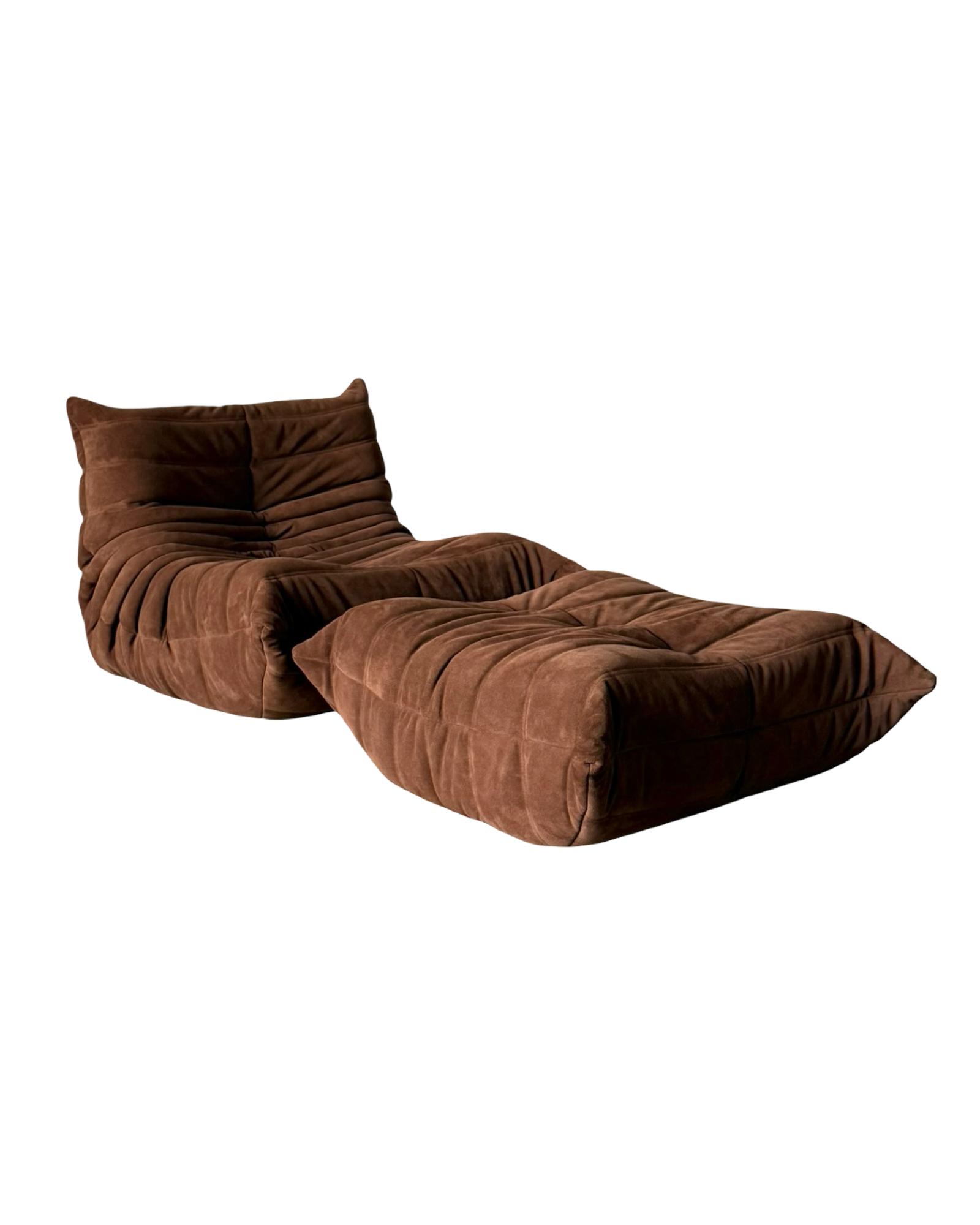 fotel Ligne Roset Togo + podnóżek, zamsz w kolorze mlecznej czekolady