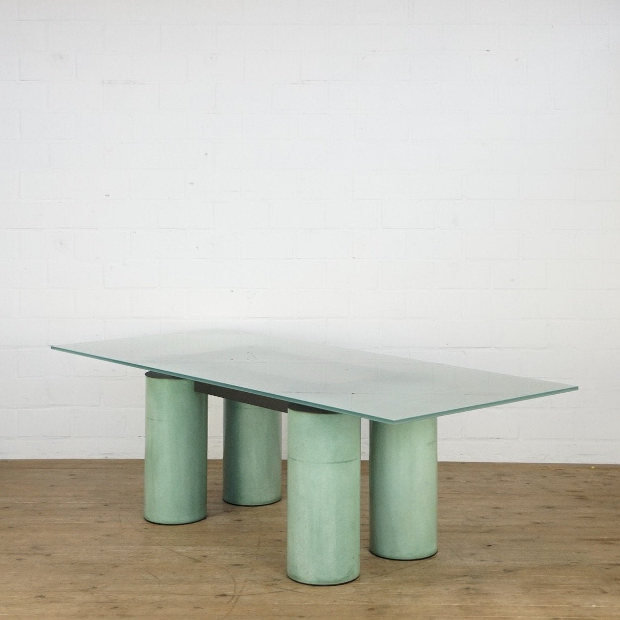 Arcebis dining table