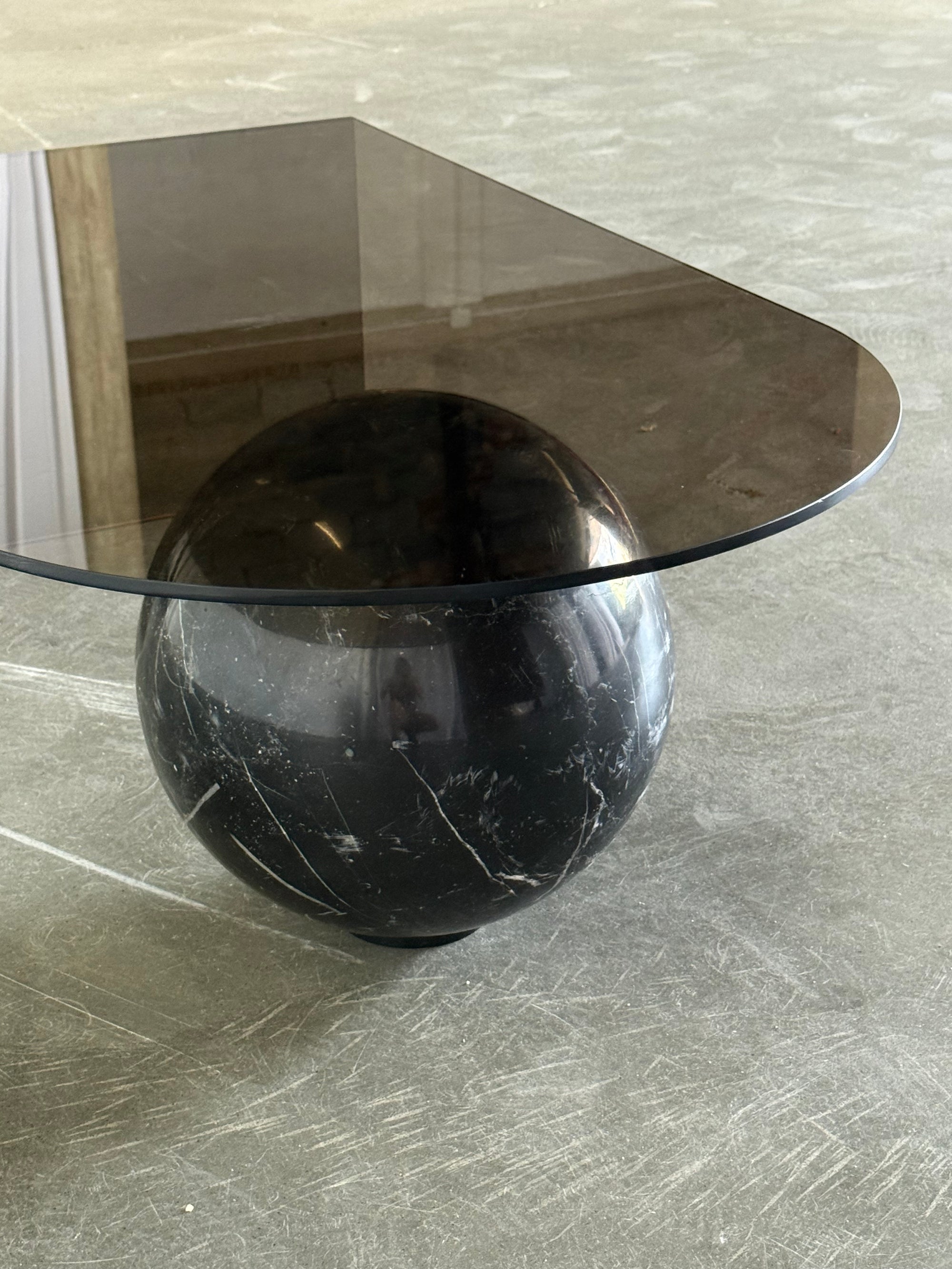 stół kawowy kula marmur