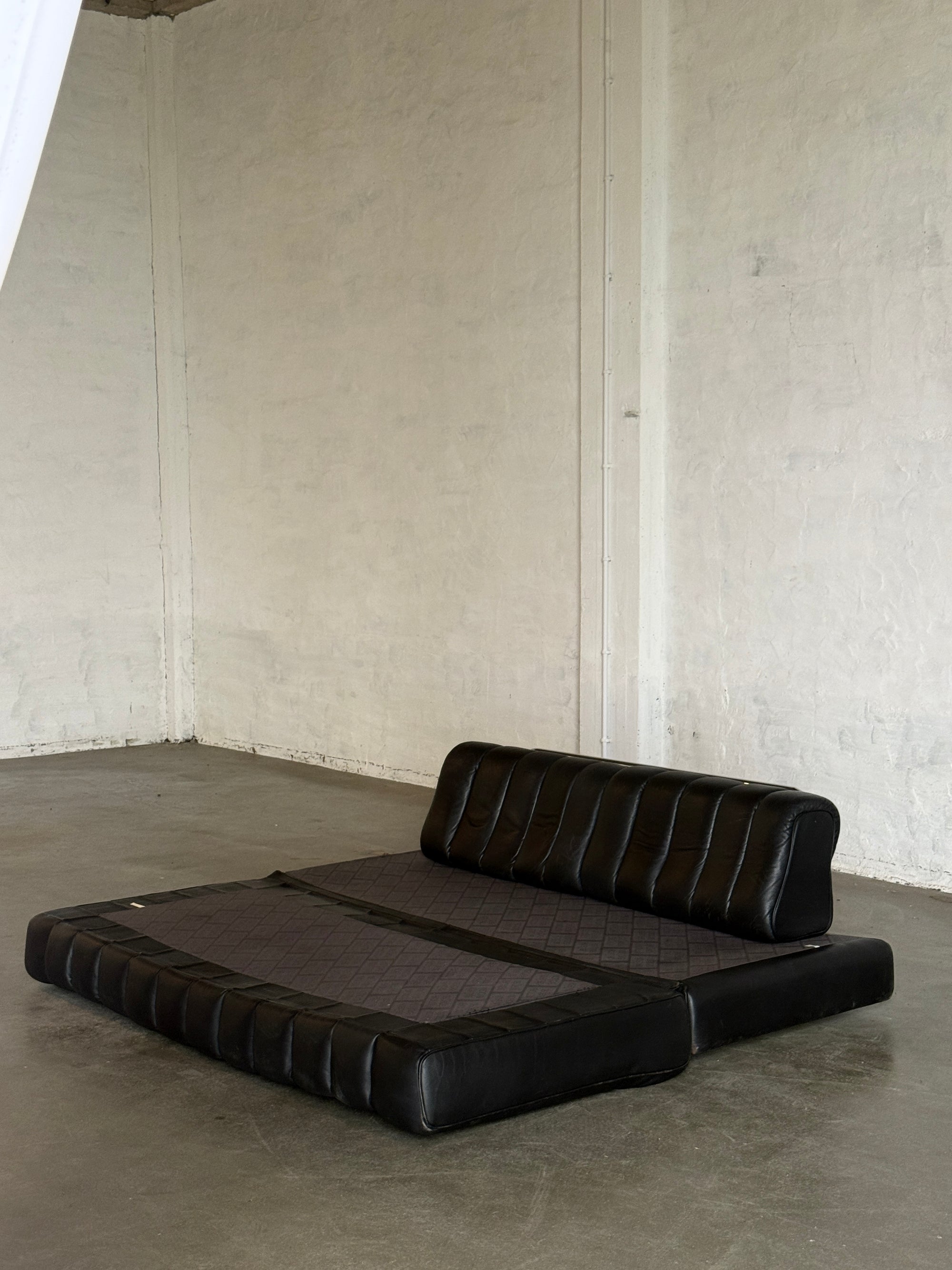 sofa De Sede DS85, funkcja spania, oryginalna tapicerka, sygnowana, nr seryjny
