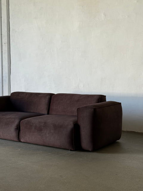 sofa Blok, po renowacji, welur w kolorze gorzkiej czekolady