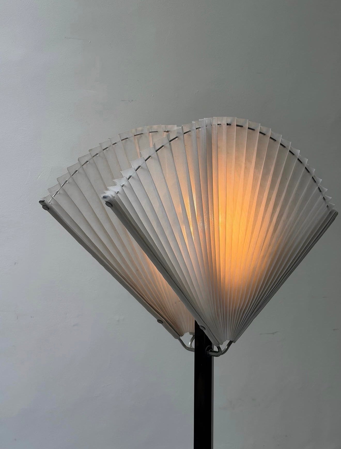 kultowa lampa podłogowa Flos Butterfly proj. Tobia&Scarpa, sygnowana