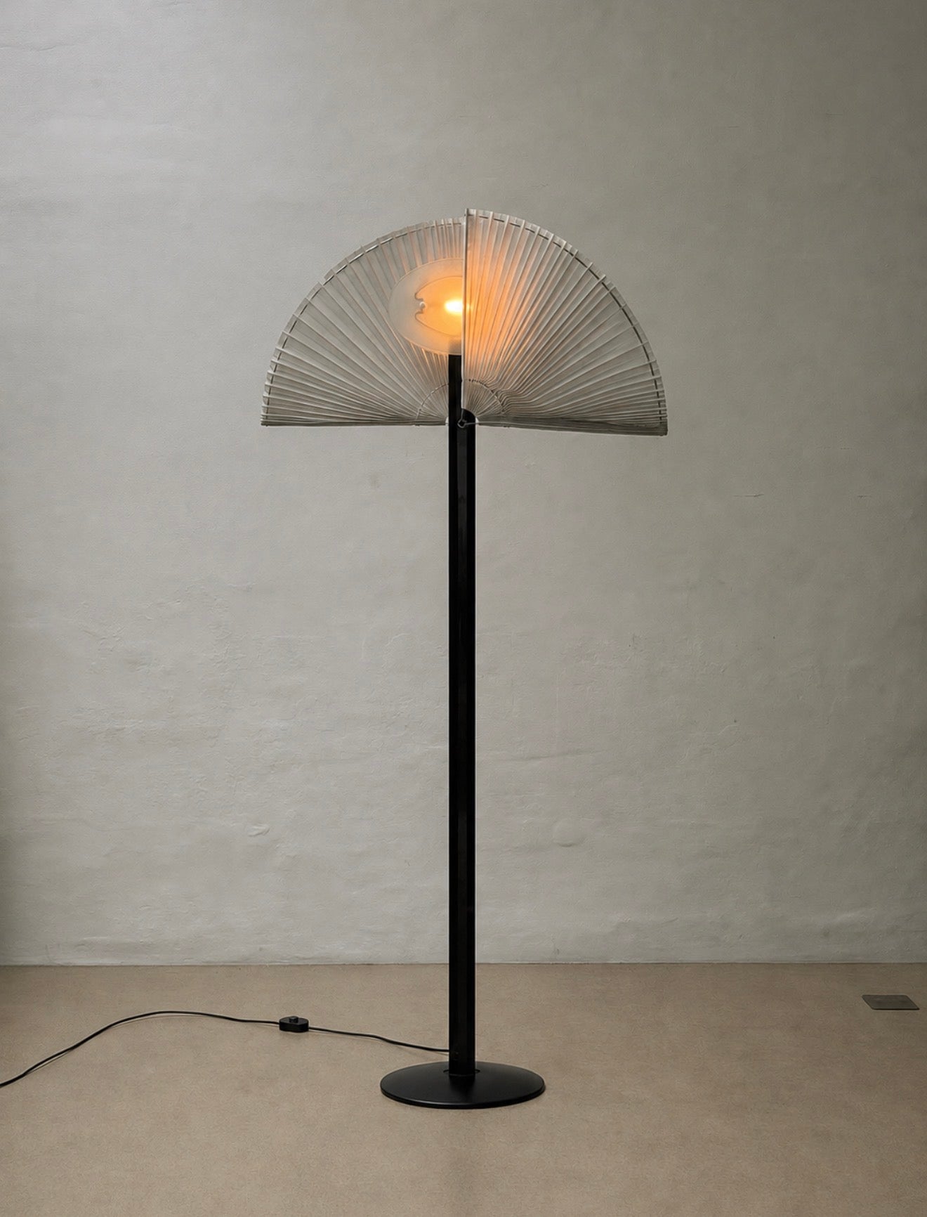 kultowa lampa podłogowa Flos Butterfly proj. Tobia&Scarpa, sygnowana