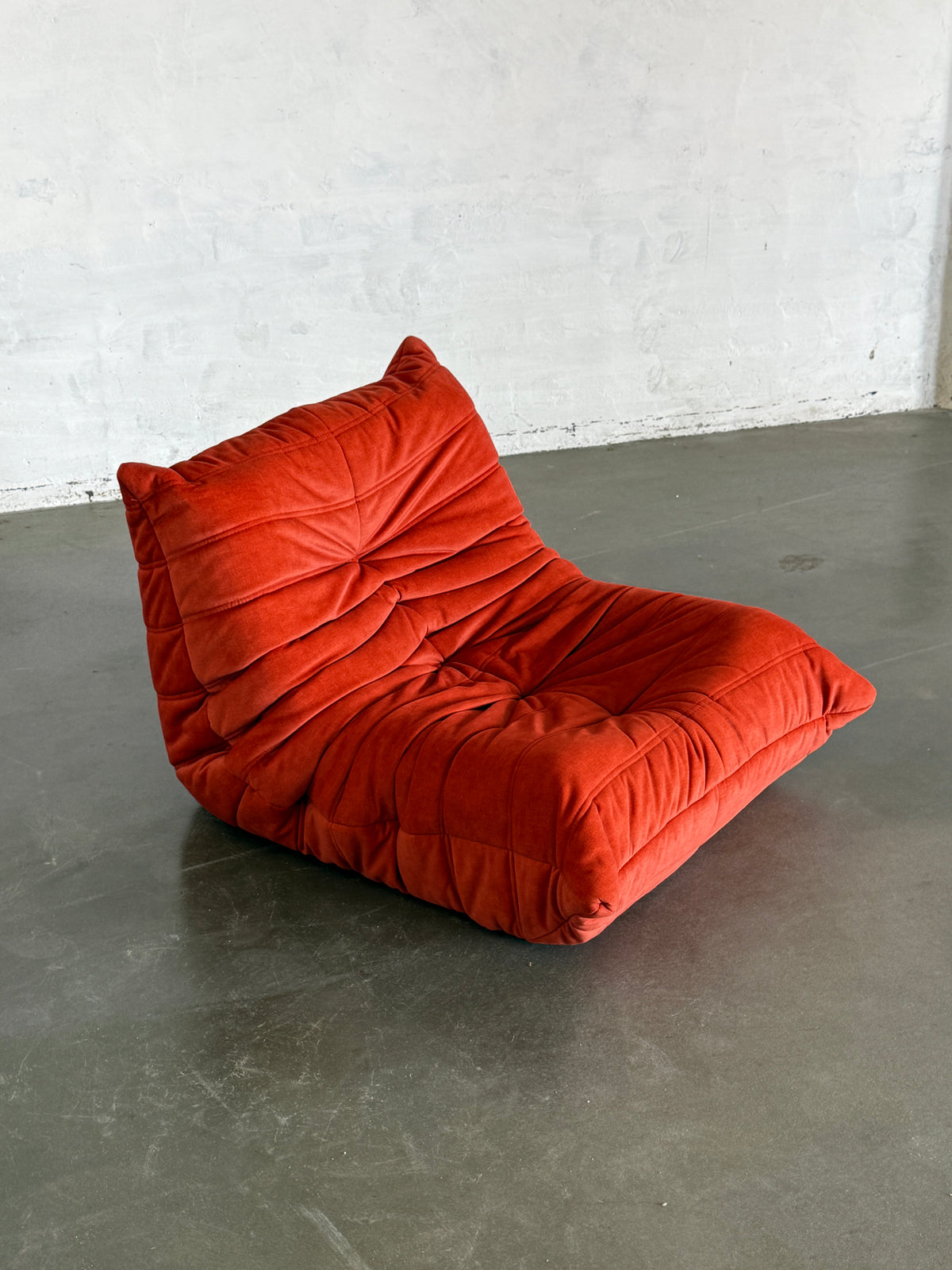 fotel Togo, Ligne Roset, welur orange, sygnowany