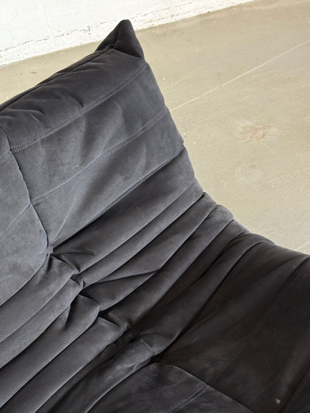 sofa Togo, Ligne Roset, 2 - osobowa, czarna alcantara