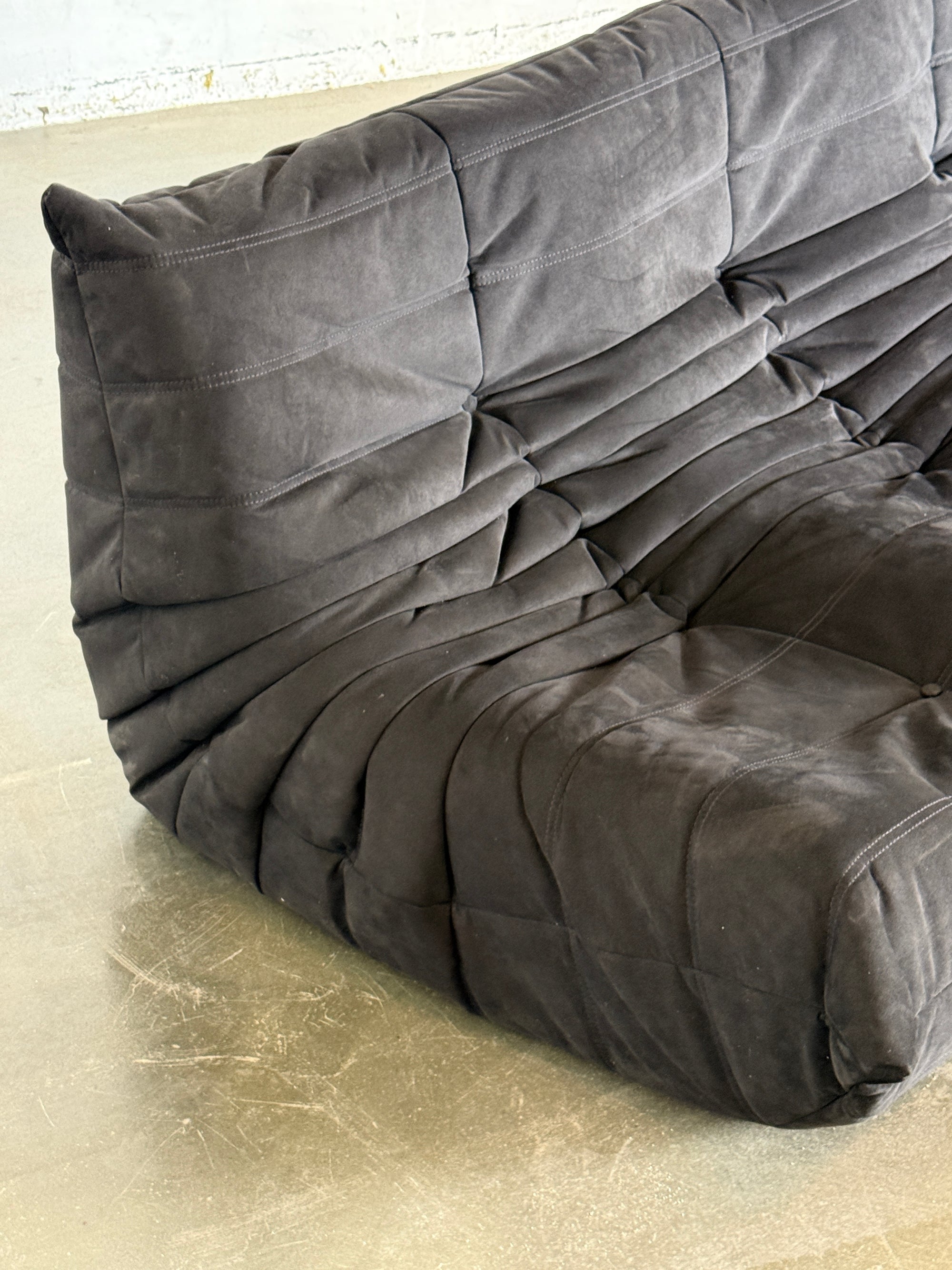 sofa Togo, Ligne Roset, 2 - osobowa, czarna alcantara