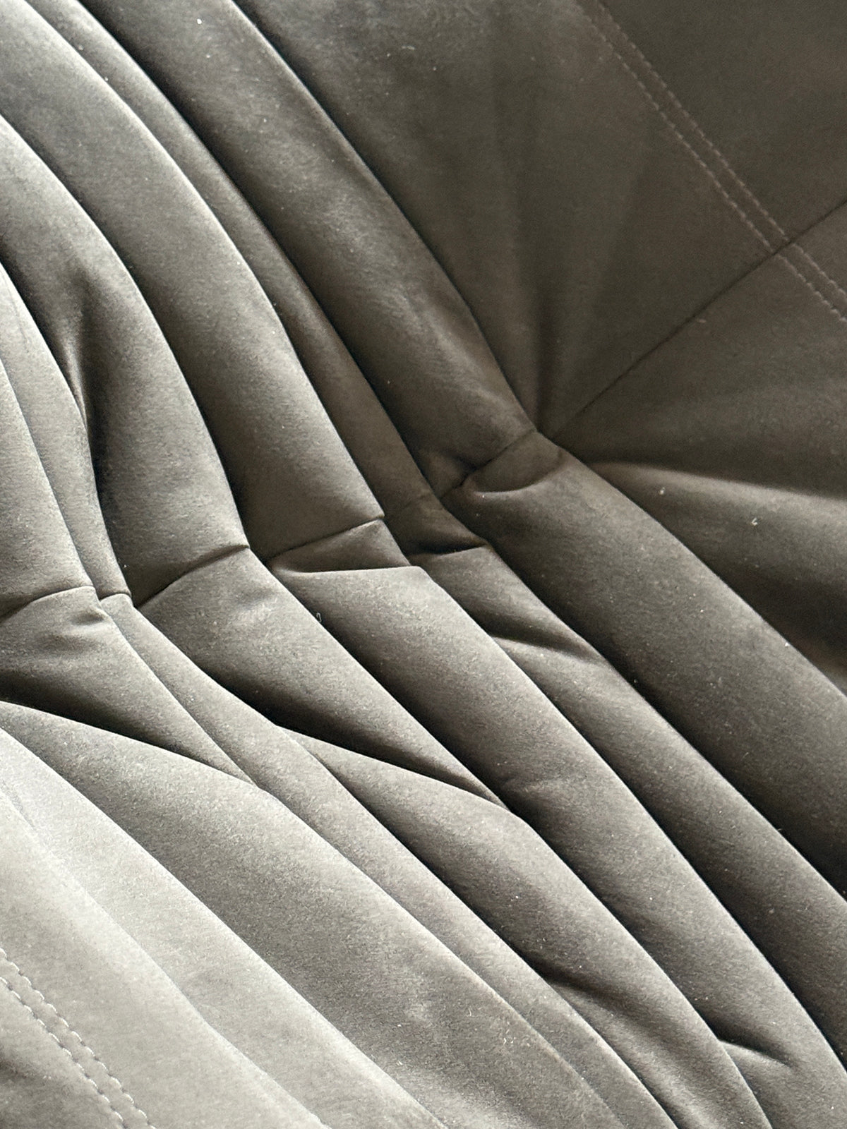 sofa Togo, Ligne Roset, 2 - osobowa, czarna alcantara