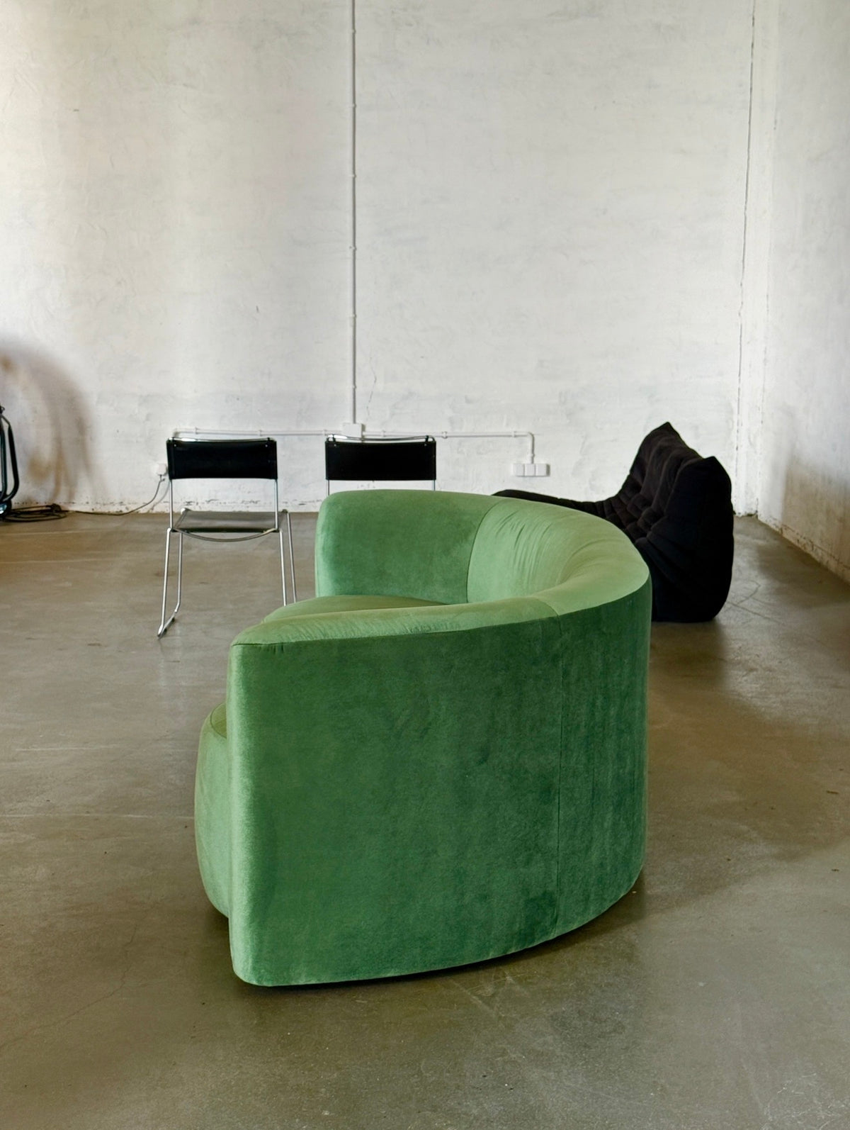 sofa Wave, lata 2000, welur w kolorze trawy