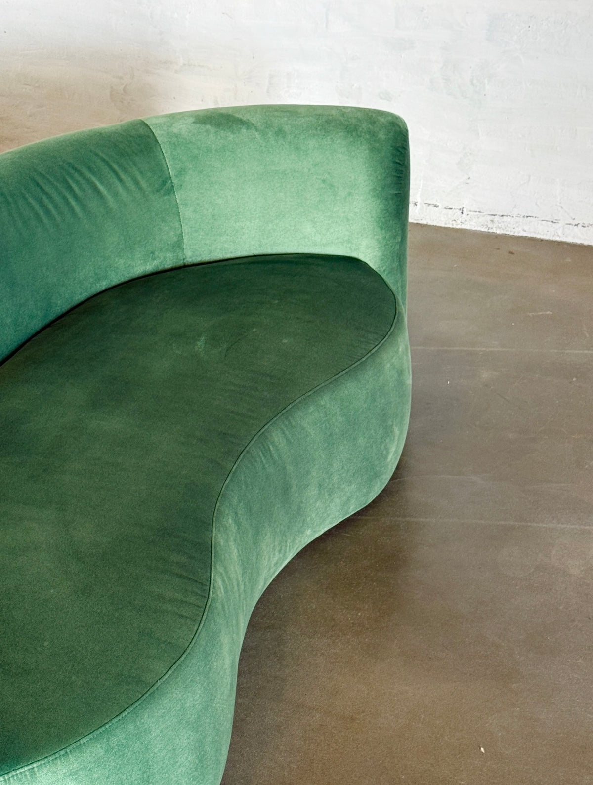 sofa Wave, lata 2000, welur w kolorze trawy