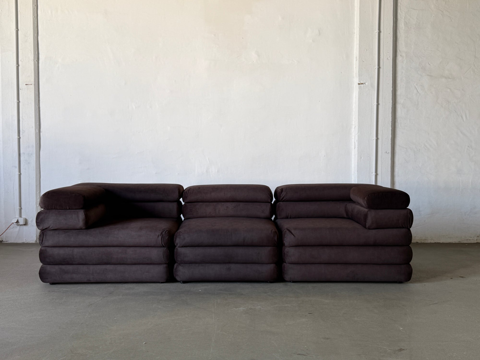sofa modułowa Biszkopt, welur w kolorze kakao