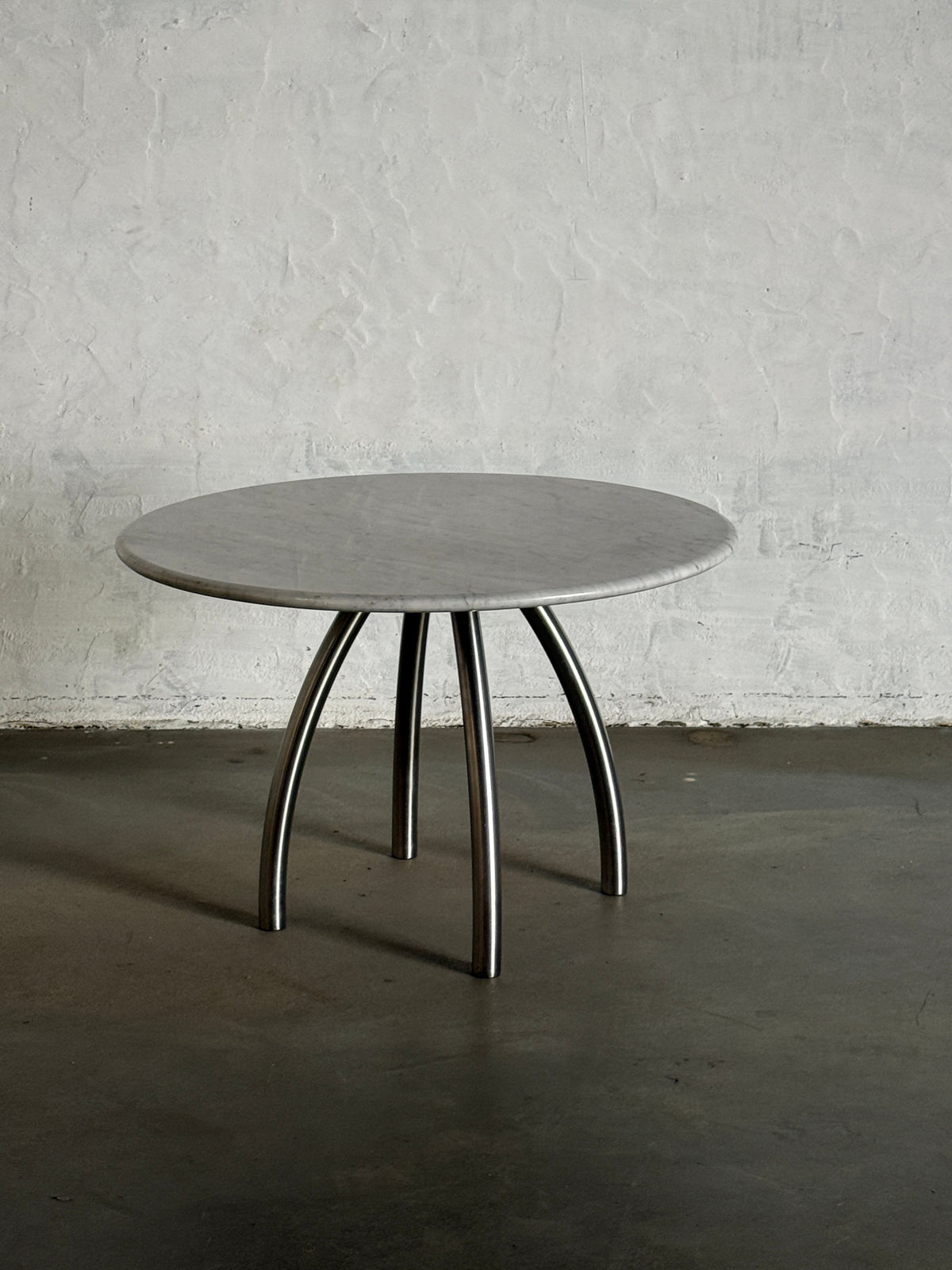 stół jadalniany, marmur Carrara, lata 80, w stylu Memphis