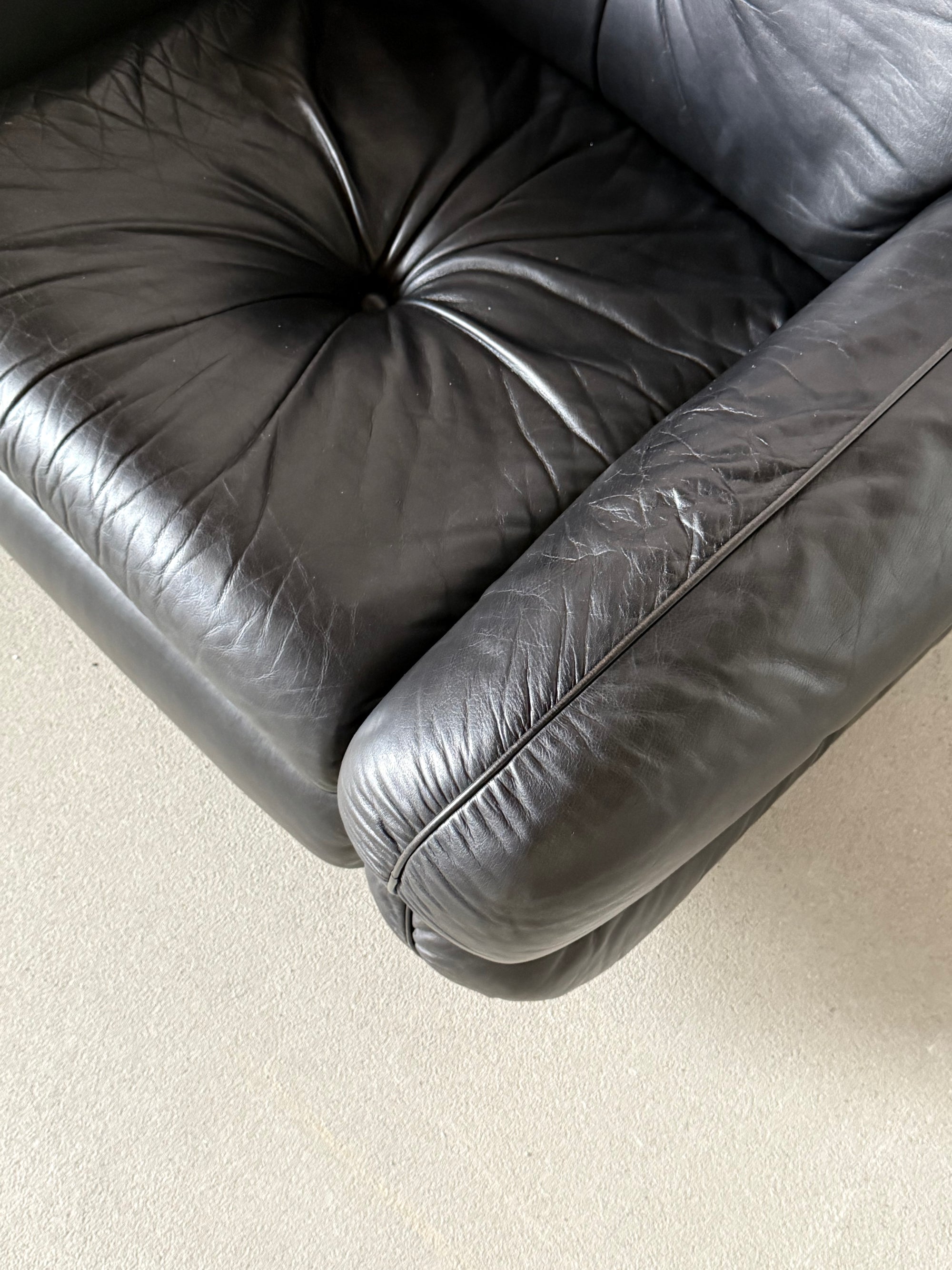 fotel Hannibal, proj. Kurt Hvitsjo, Isku