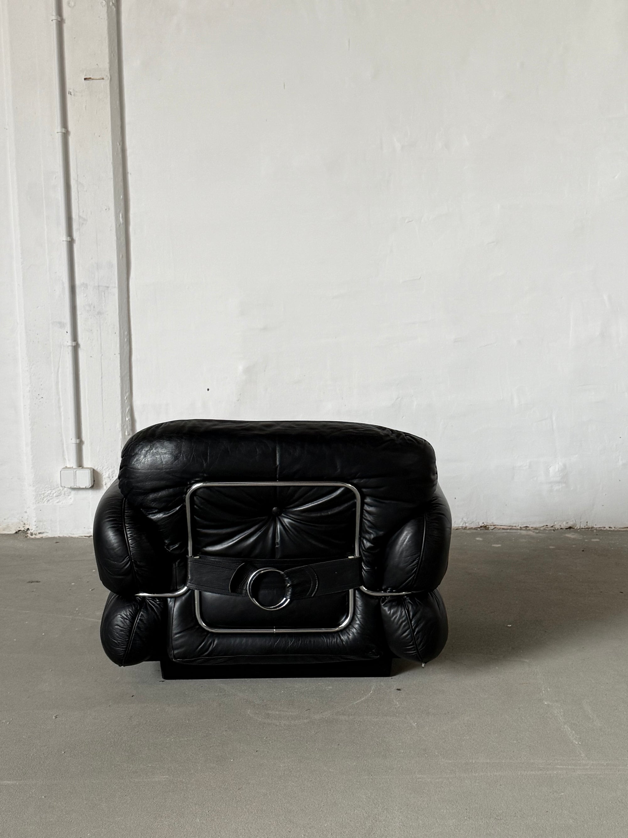 fotel Hannibal, proj. Kurt Hvitsjo, Isku