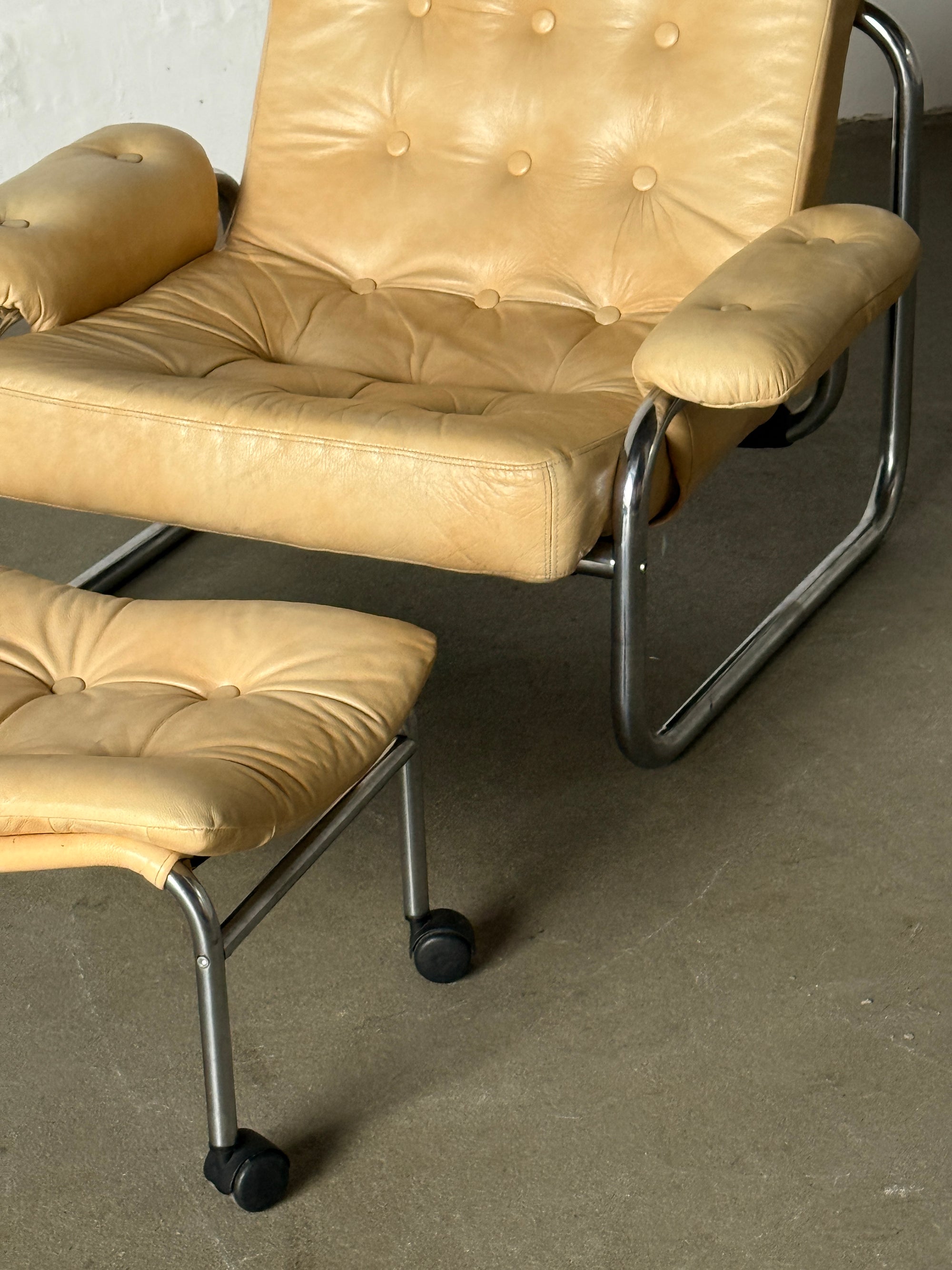 kultowy fotel Borkum z podnóżkiem, Ikea vintage, proj. J.B Haggstrom