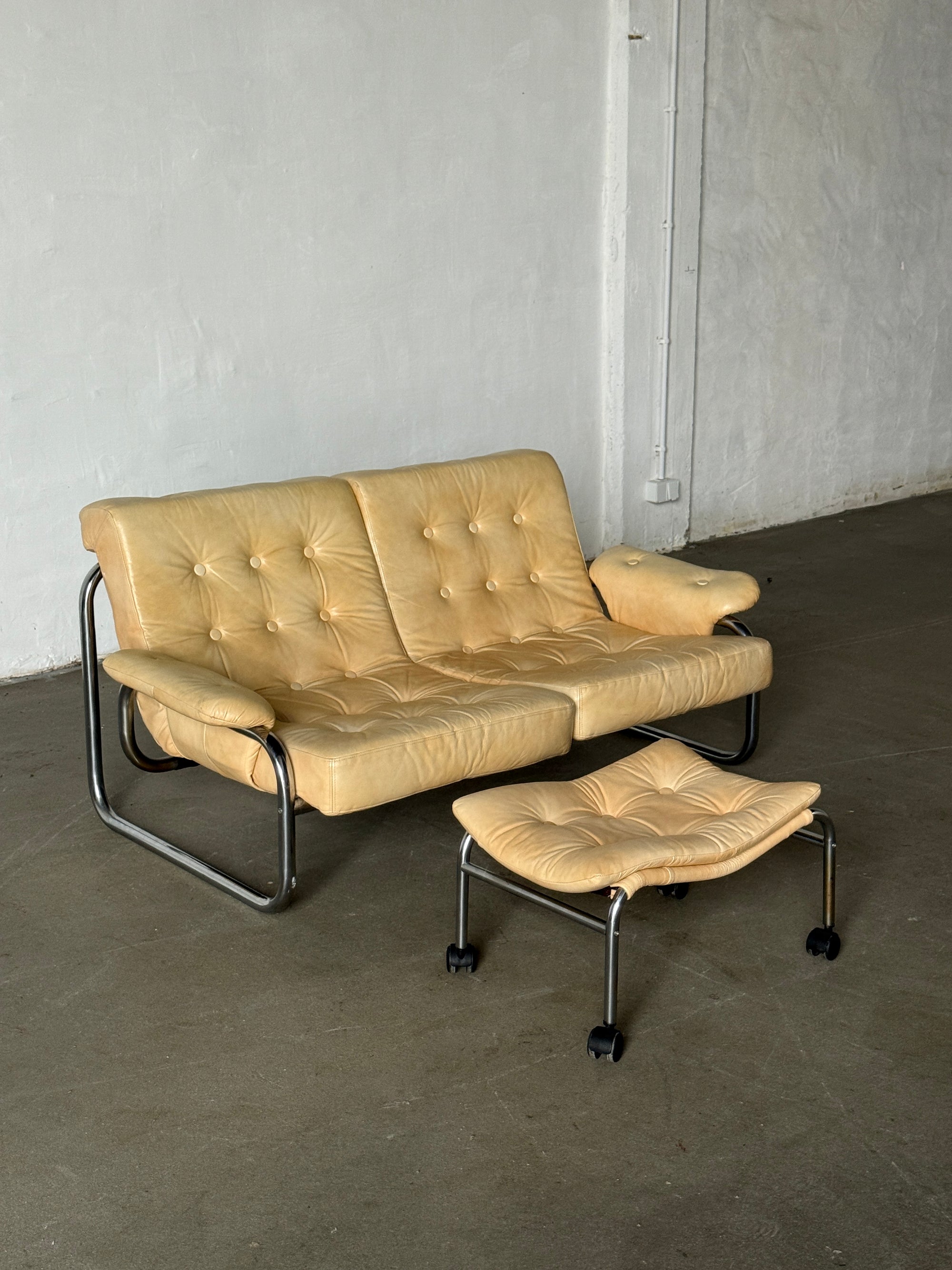 kultowa sofa Borkum z podnóżkiem, Ikea vintage, proj. J.B Haggstrom