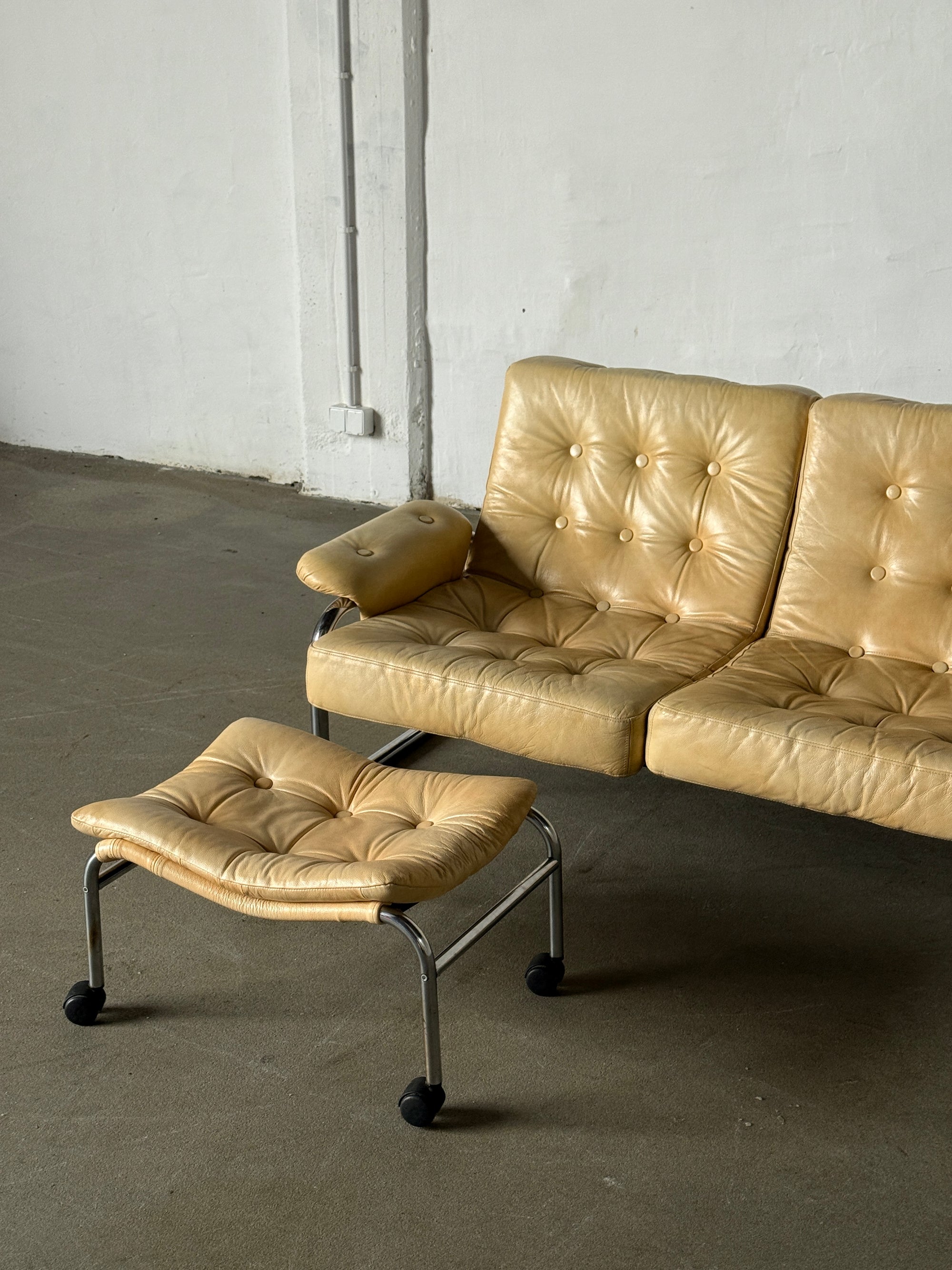 kultowa sofa Borkum z podnóżkiem, Ikea vintage, proj. J.B Haggstrom