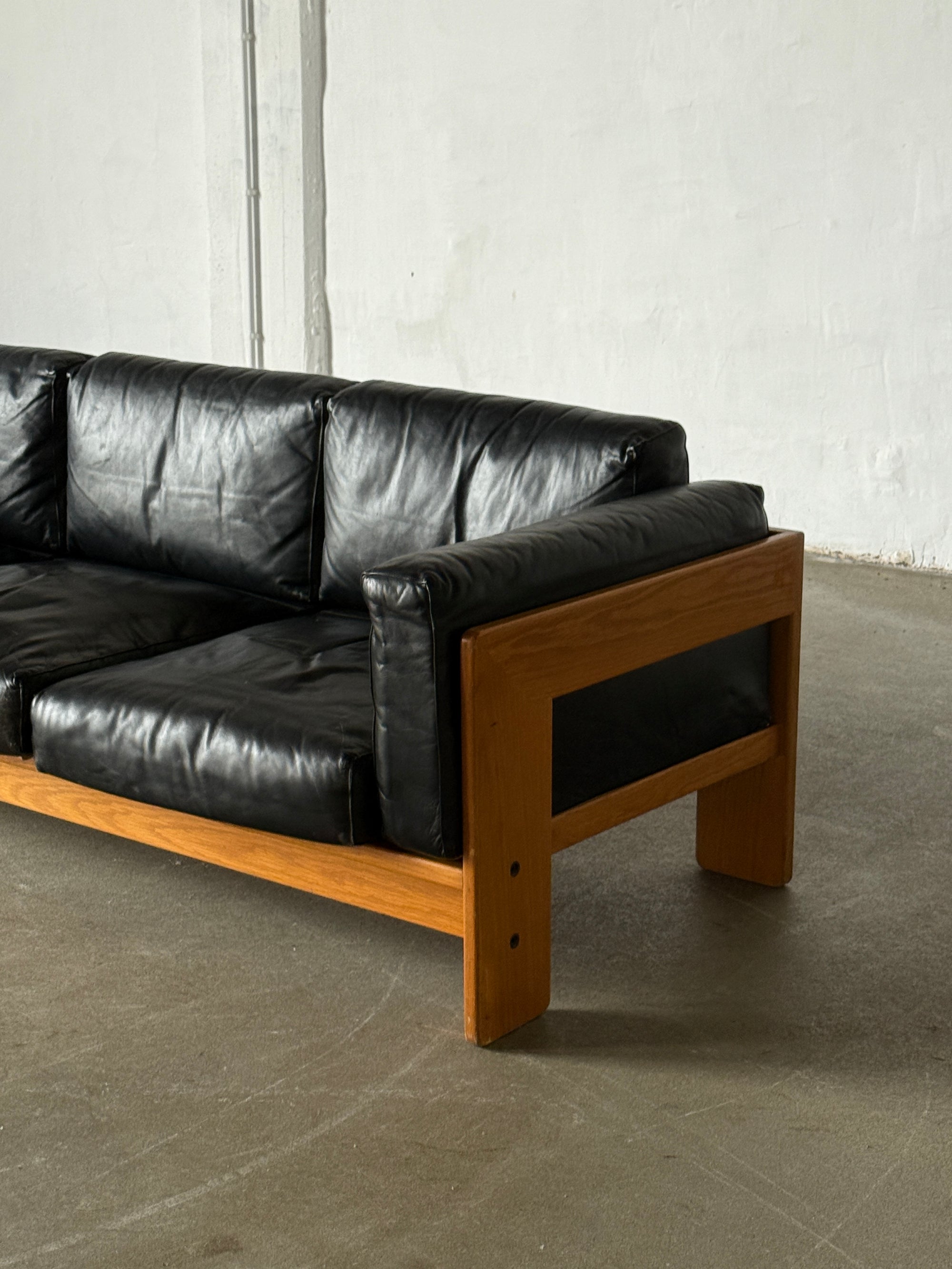 sofa Bastiano, proj. Tobia & Scarpa dla Gavina, sygnowana