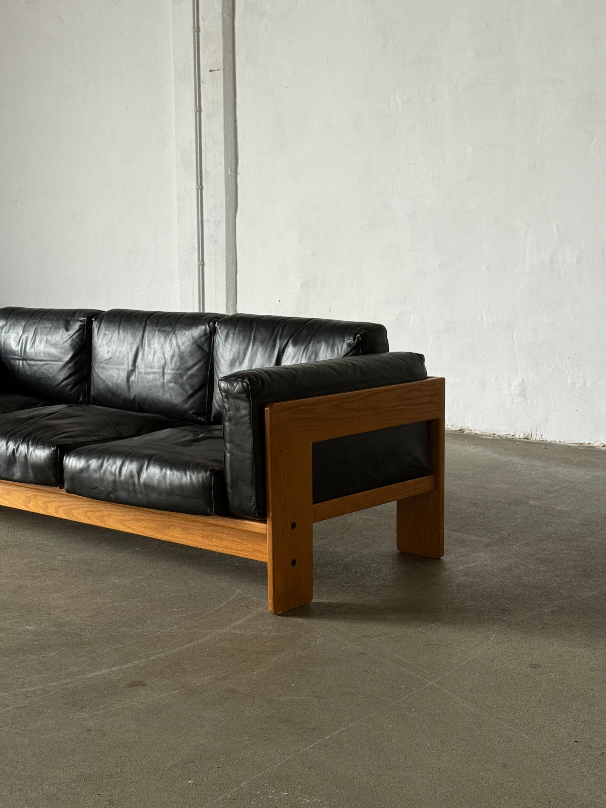 sofa Bastiano, proj. Tobia & Scarpa dla Gavina, sygnowana