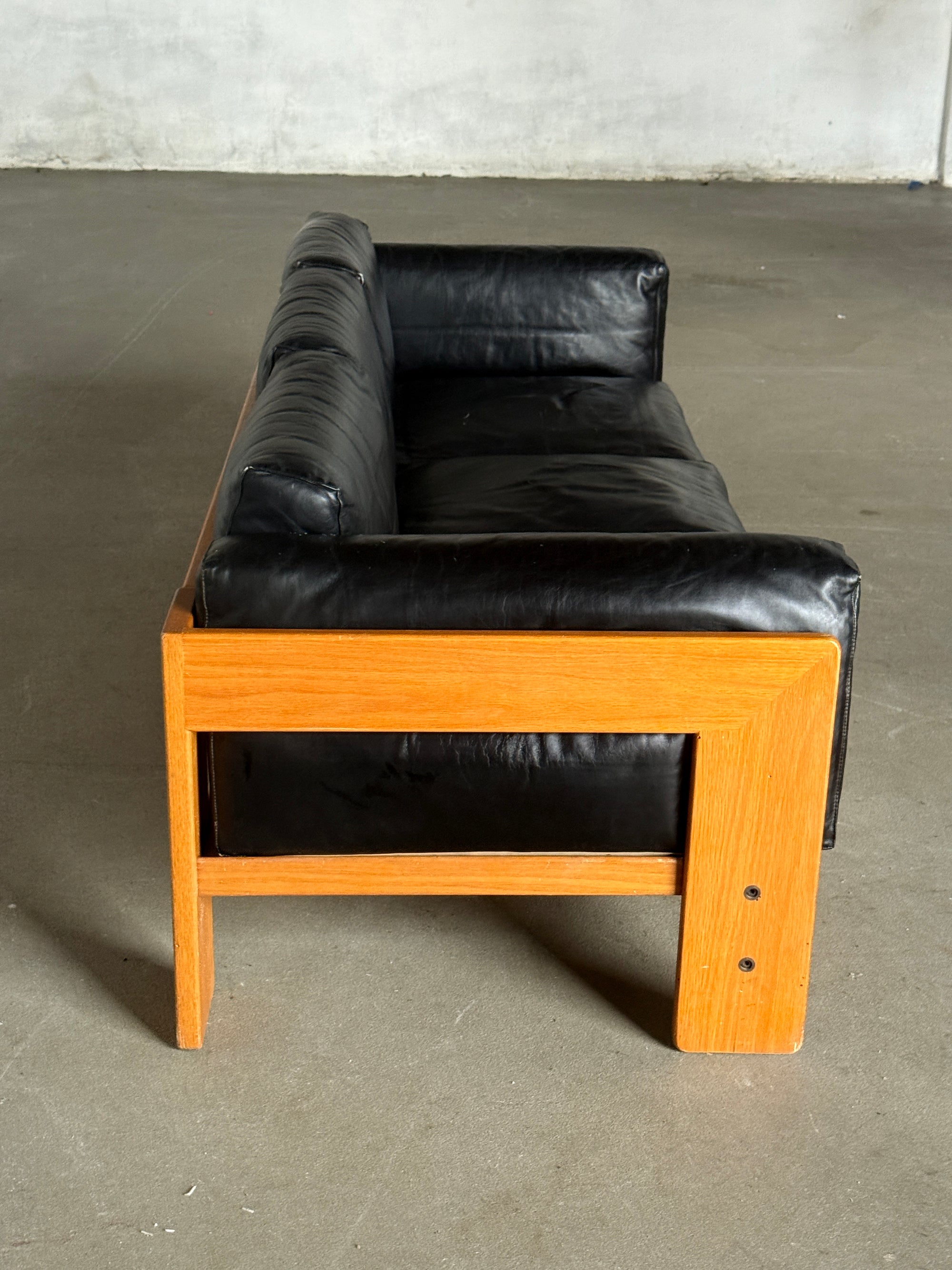 sofa Bastiano, proj. Tobia & Scarpa dla Gavina, sygnowana