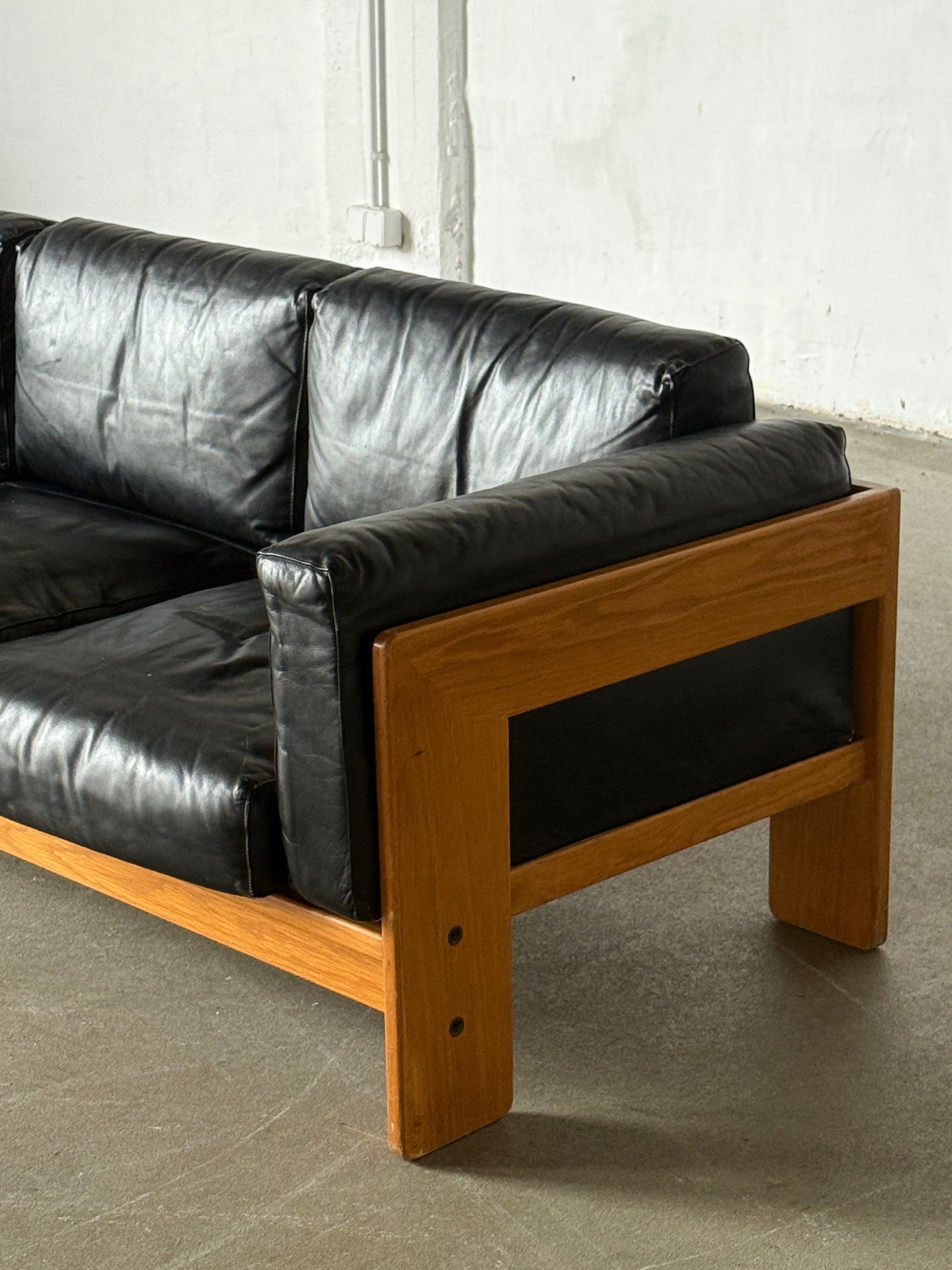 sofa Bastiano, proj. Tobia & Scarpa dla Gavina, sygnowana