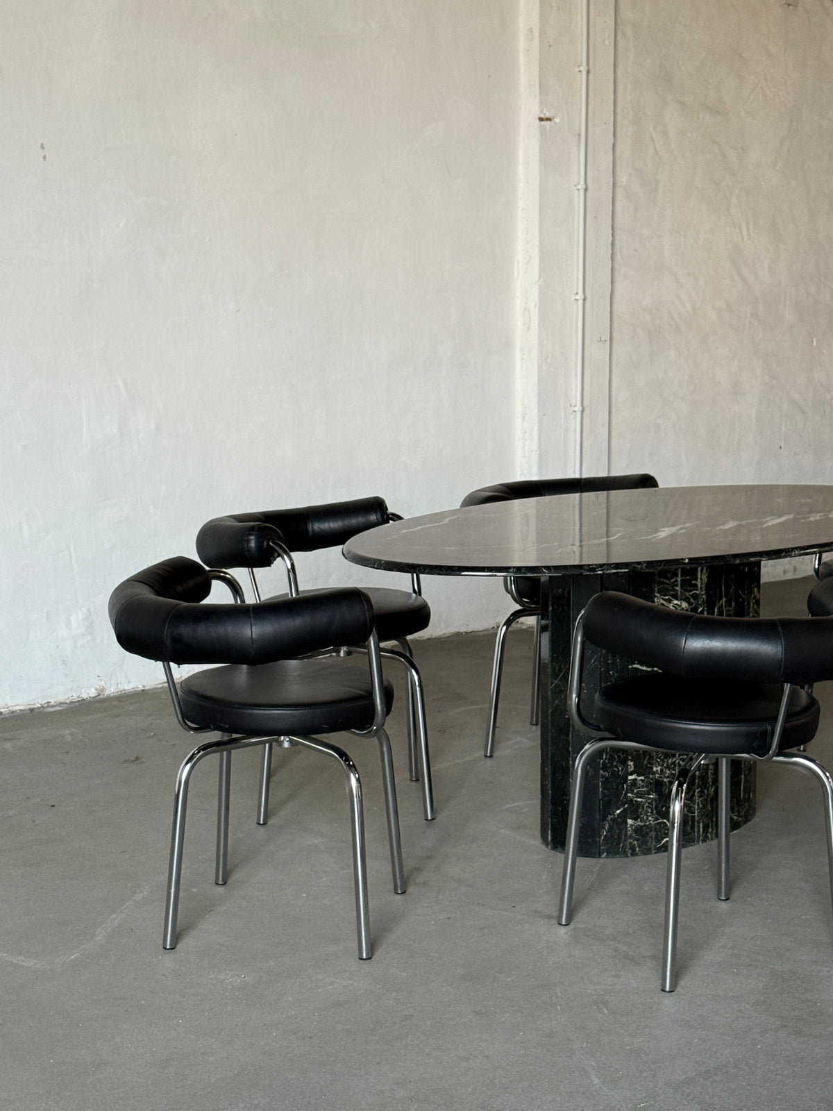 krzesło w stylu Le Corbusier, Bauhaus