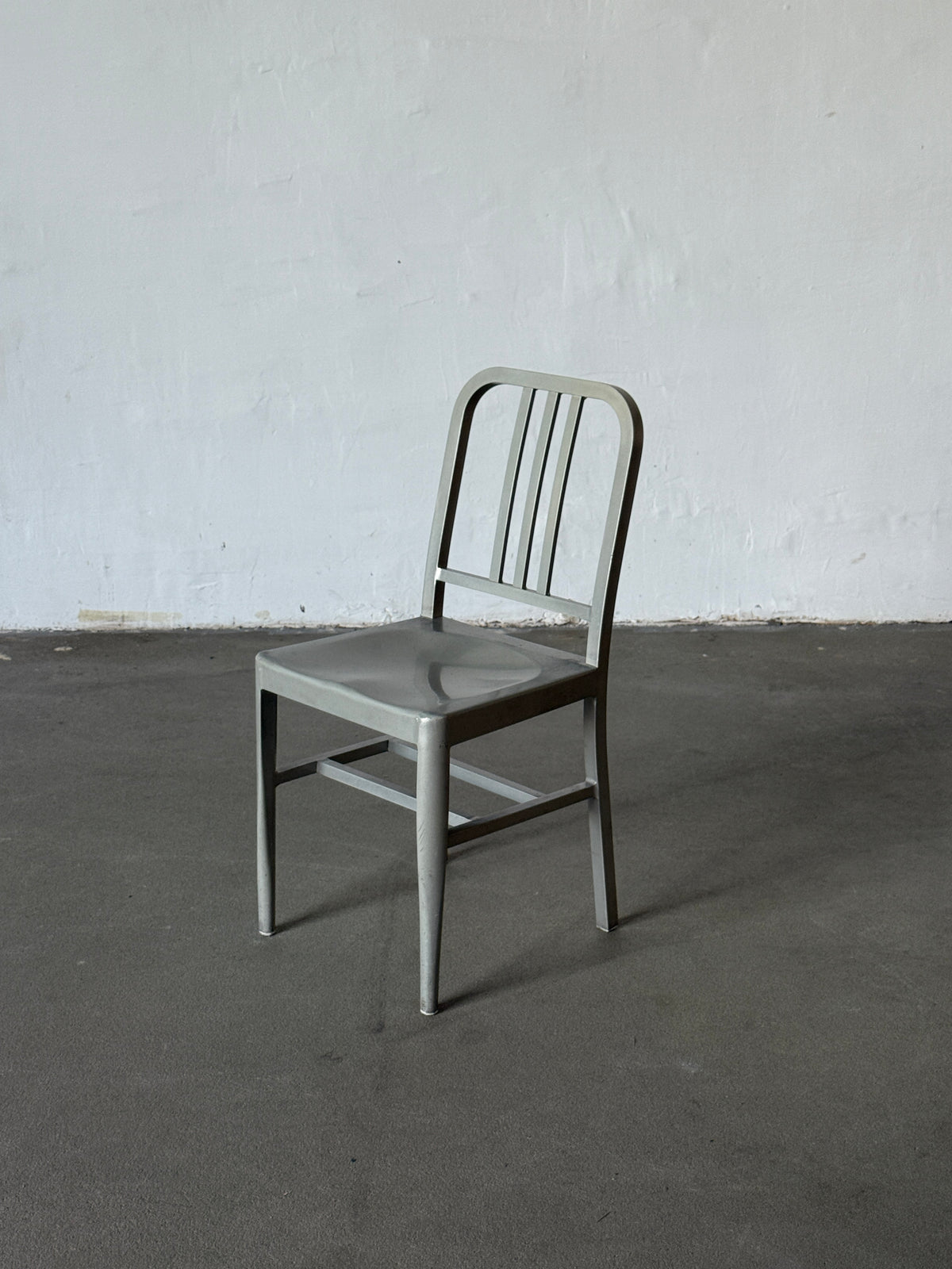 krzesła w stylu Emeco 1006 Navy Chair, aluminiowe