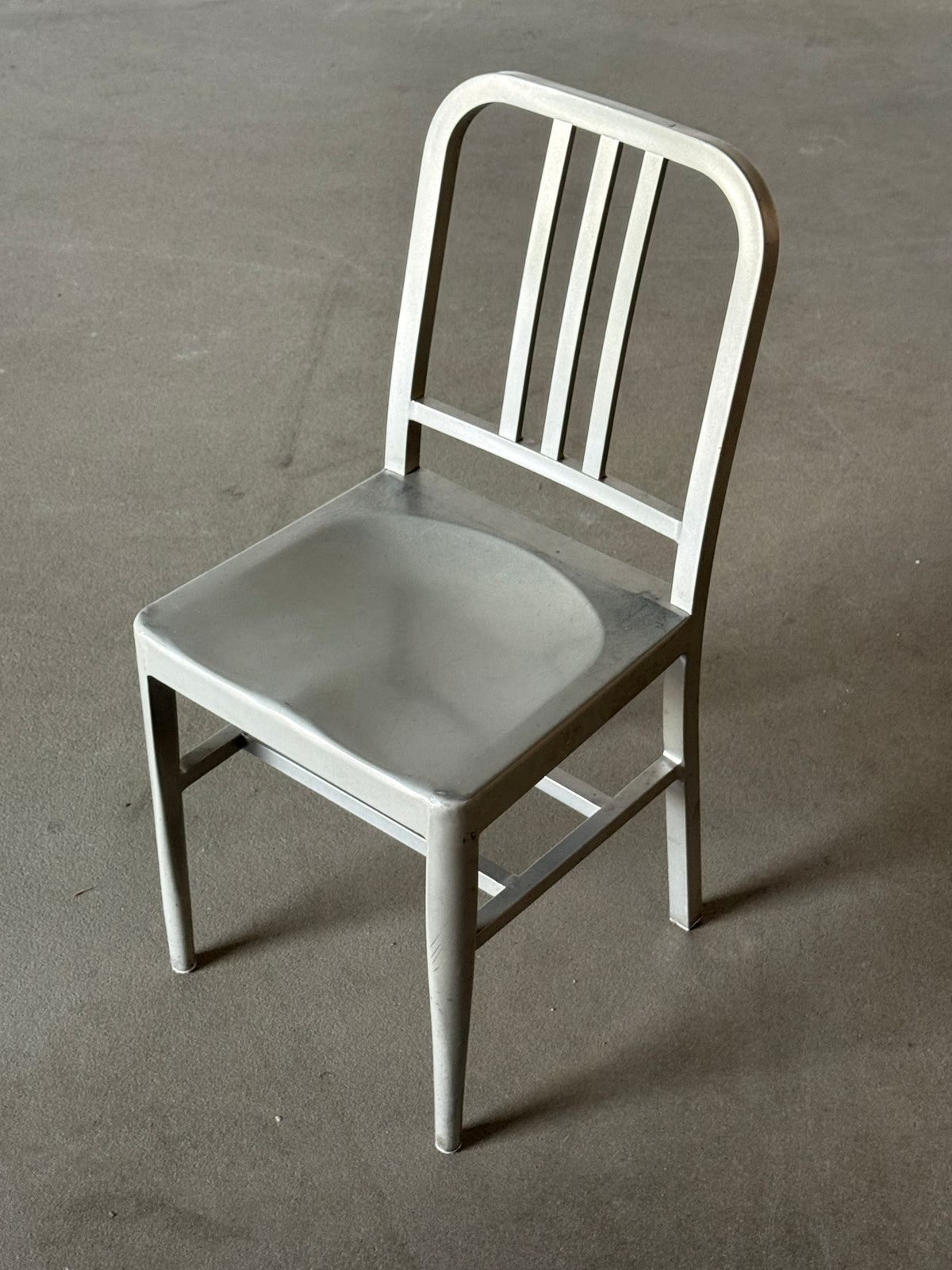 krzesła w stylu Emeco 1006 Navy Chair, aluminiowe