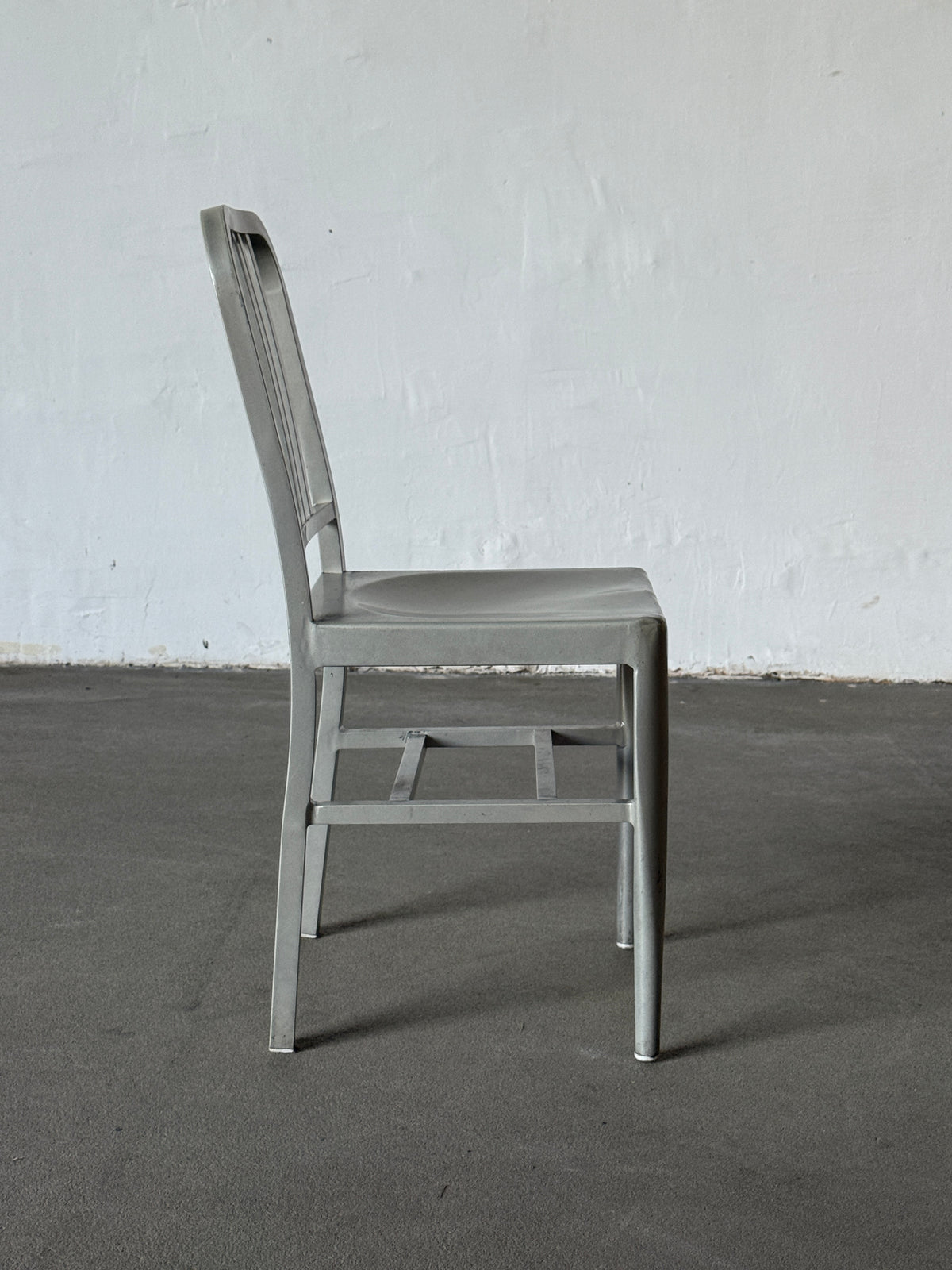 krzesła w stylu Emeco 1006 Navy Chair, aluminiowe