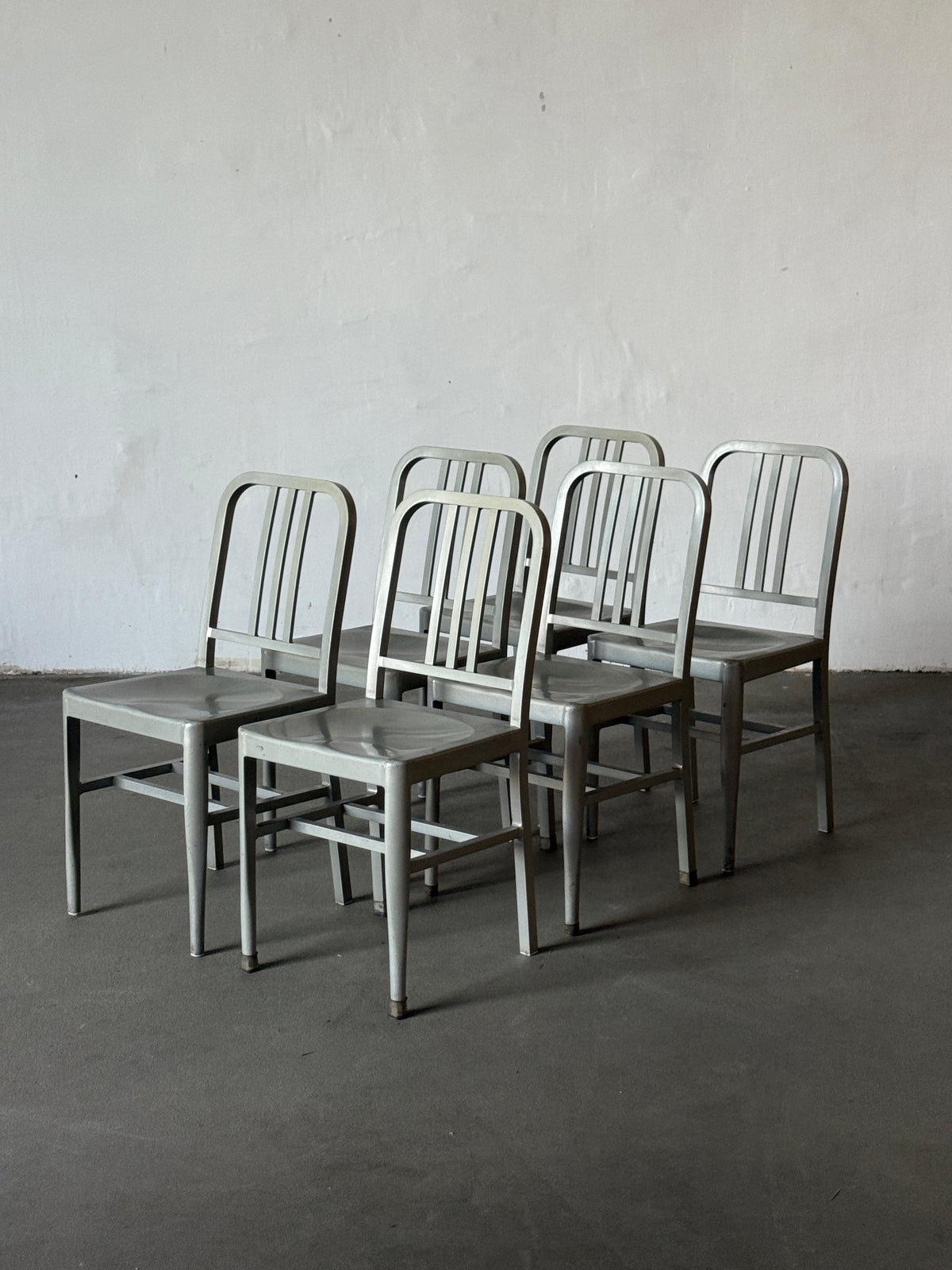 krzesła w stylu Emeco 1006 Navy Chair, aluminiowe