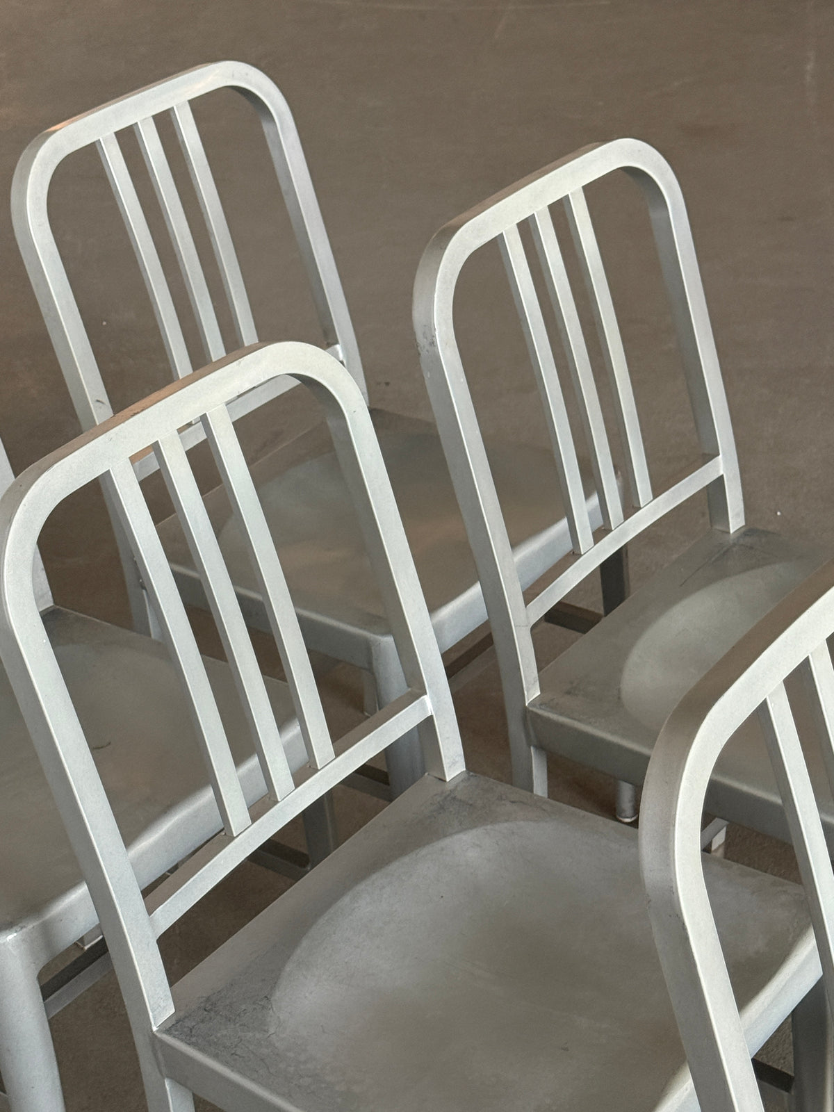 krzesła w stylu Emeco 1006 Navy Chair, aluminiowe
