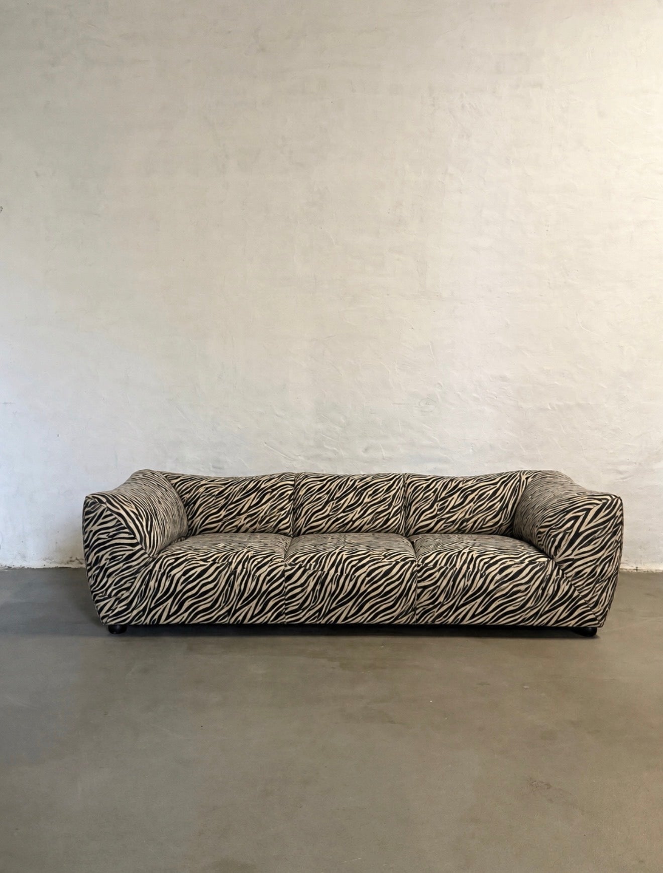 sofa w stylu B&B Italia Bambole, zebra, po renowacji