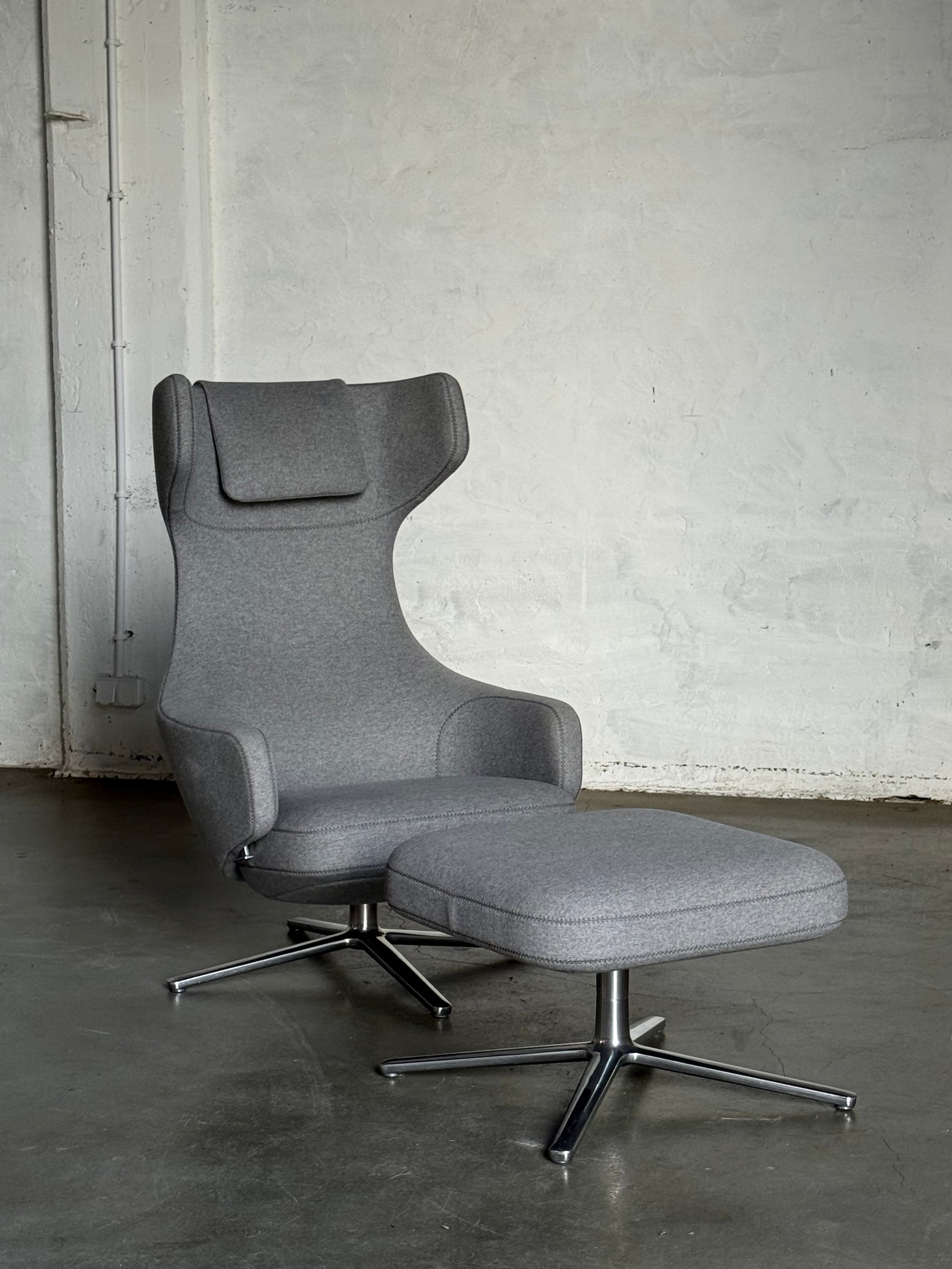 fotel Vitra Grand Repos z podnóżkiem