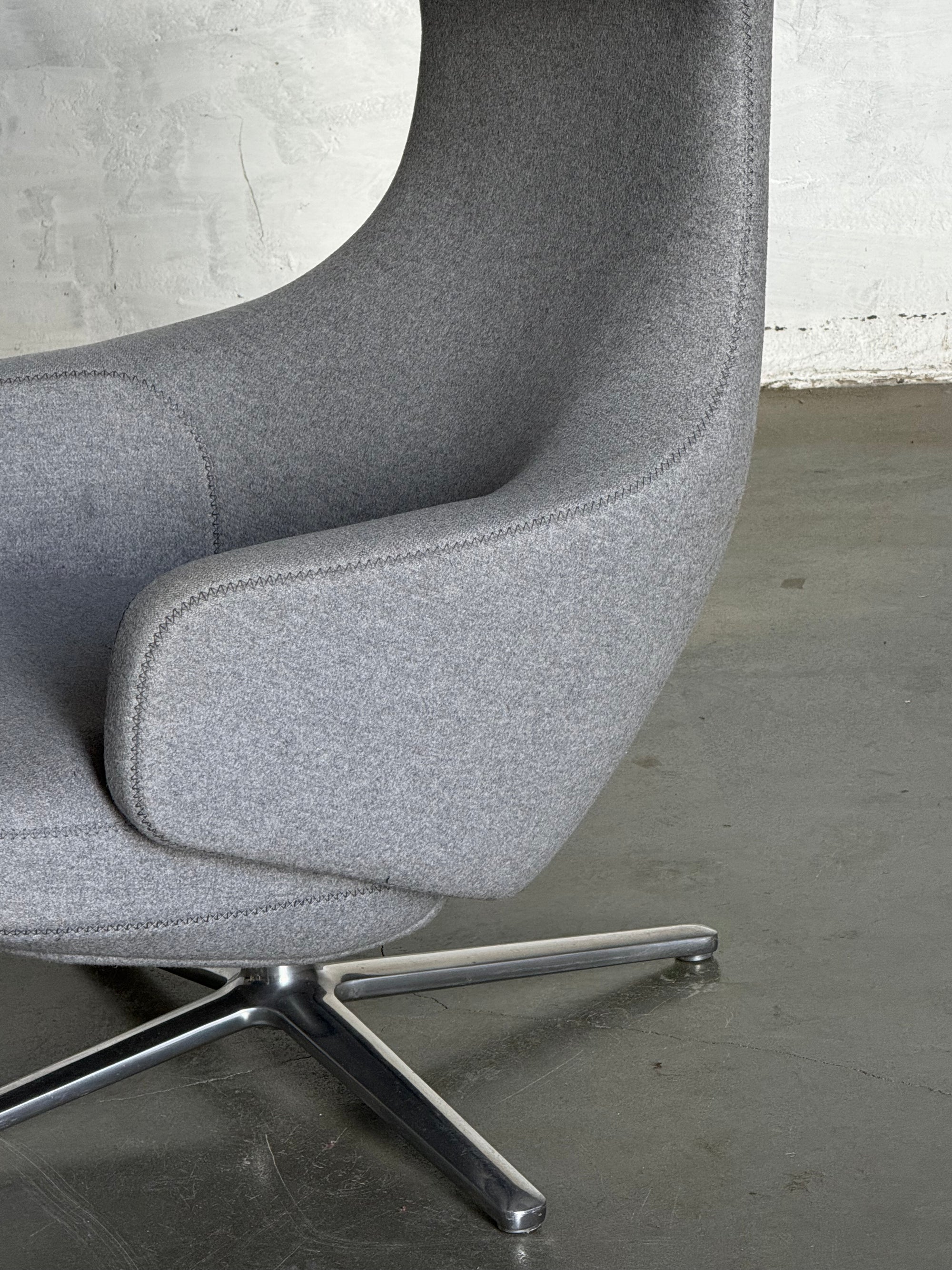 fotel Vitra Grand Repos z podnóżkiem