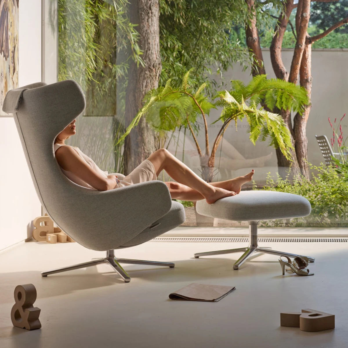 fotel Vitra Grand Repos z podnóżkiem