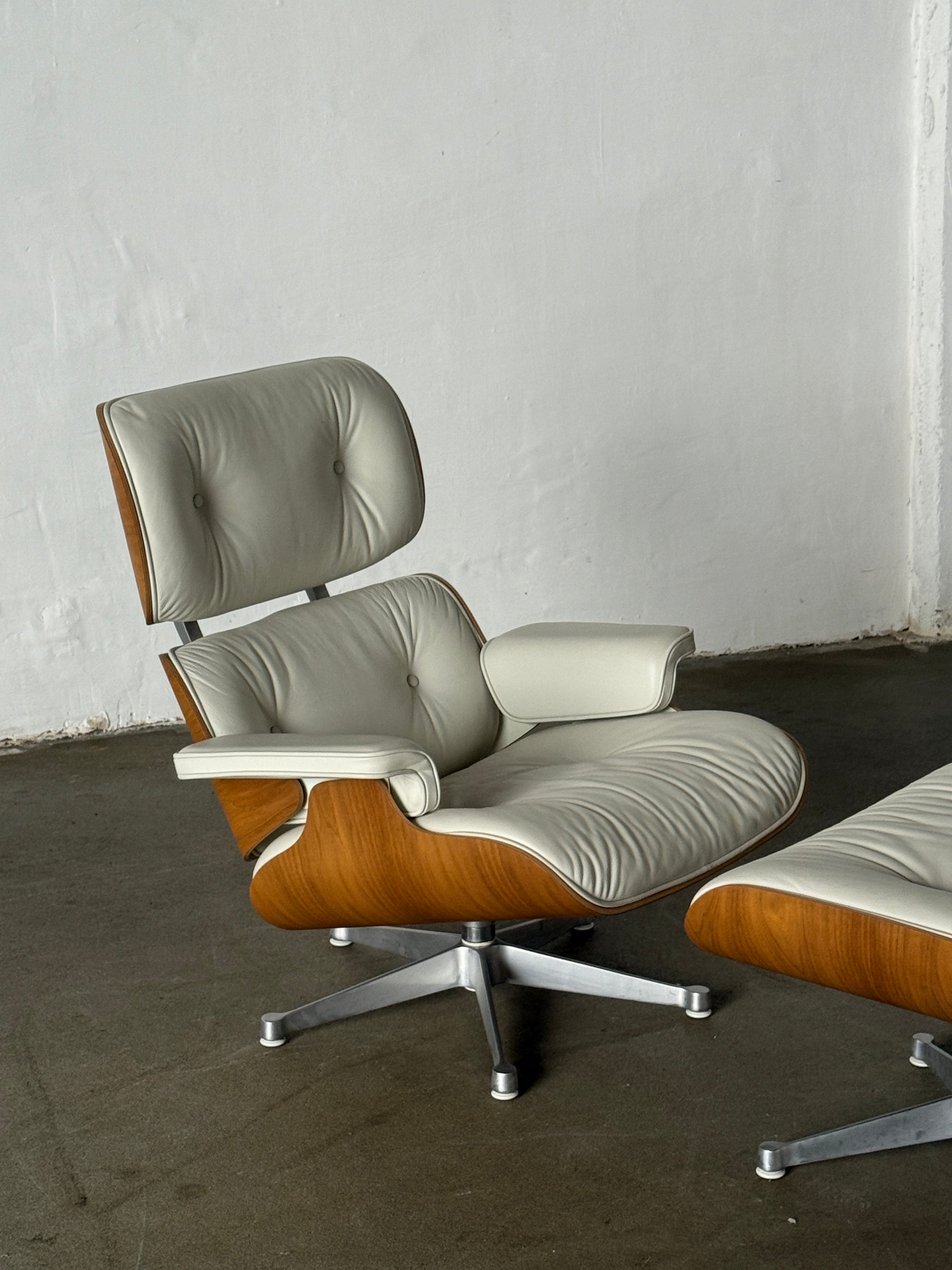 fotel Vitra Eames Lounge Chair, lata 2000, stan idealny