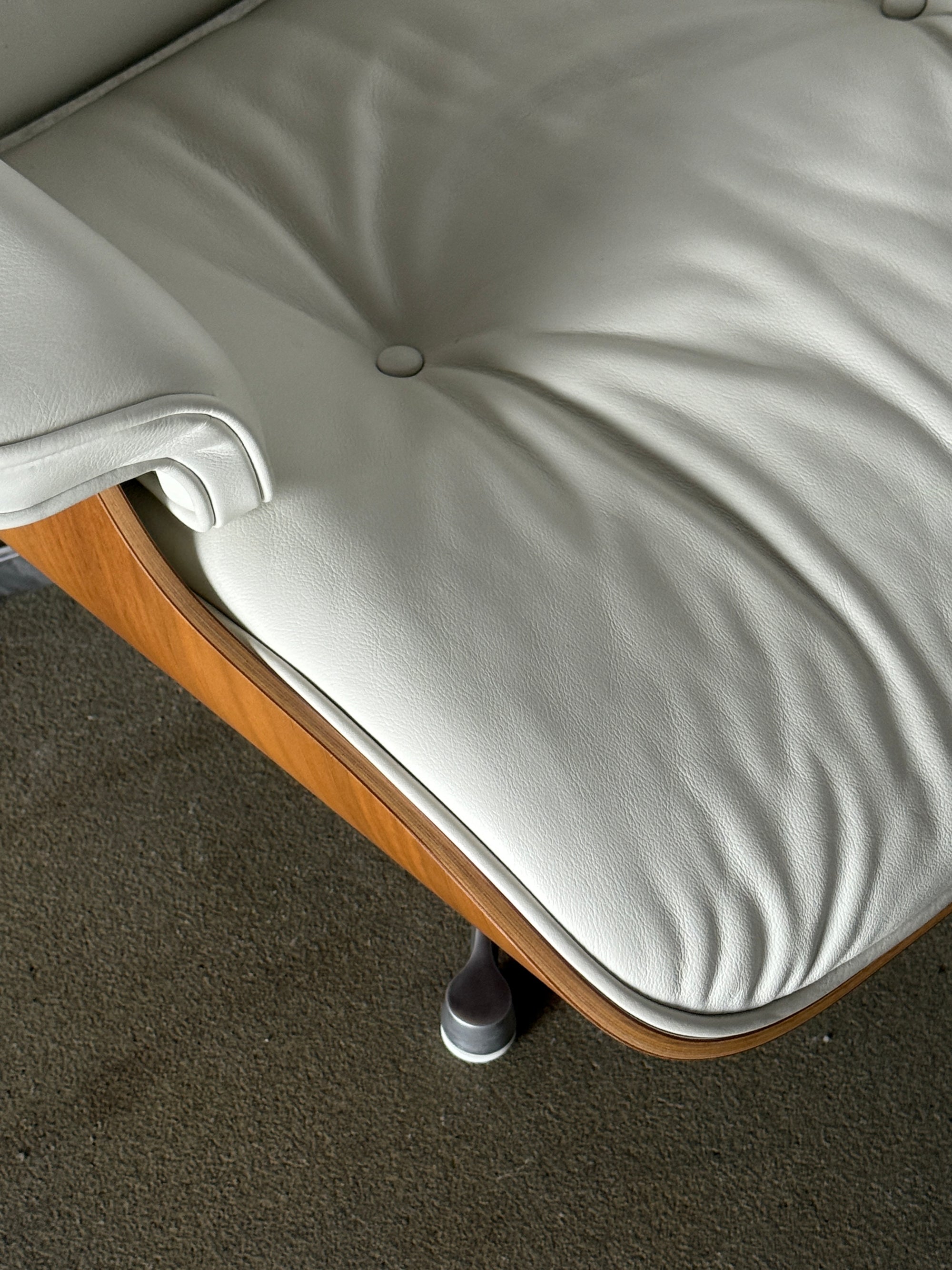 fotel Vitra Eames Lounge Chair, lata 2000, stan idealny