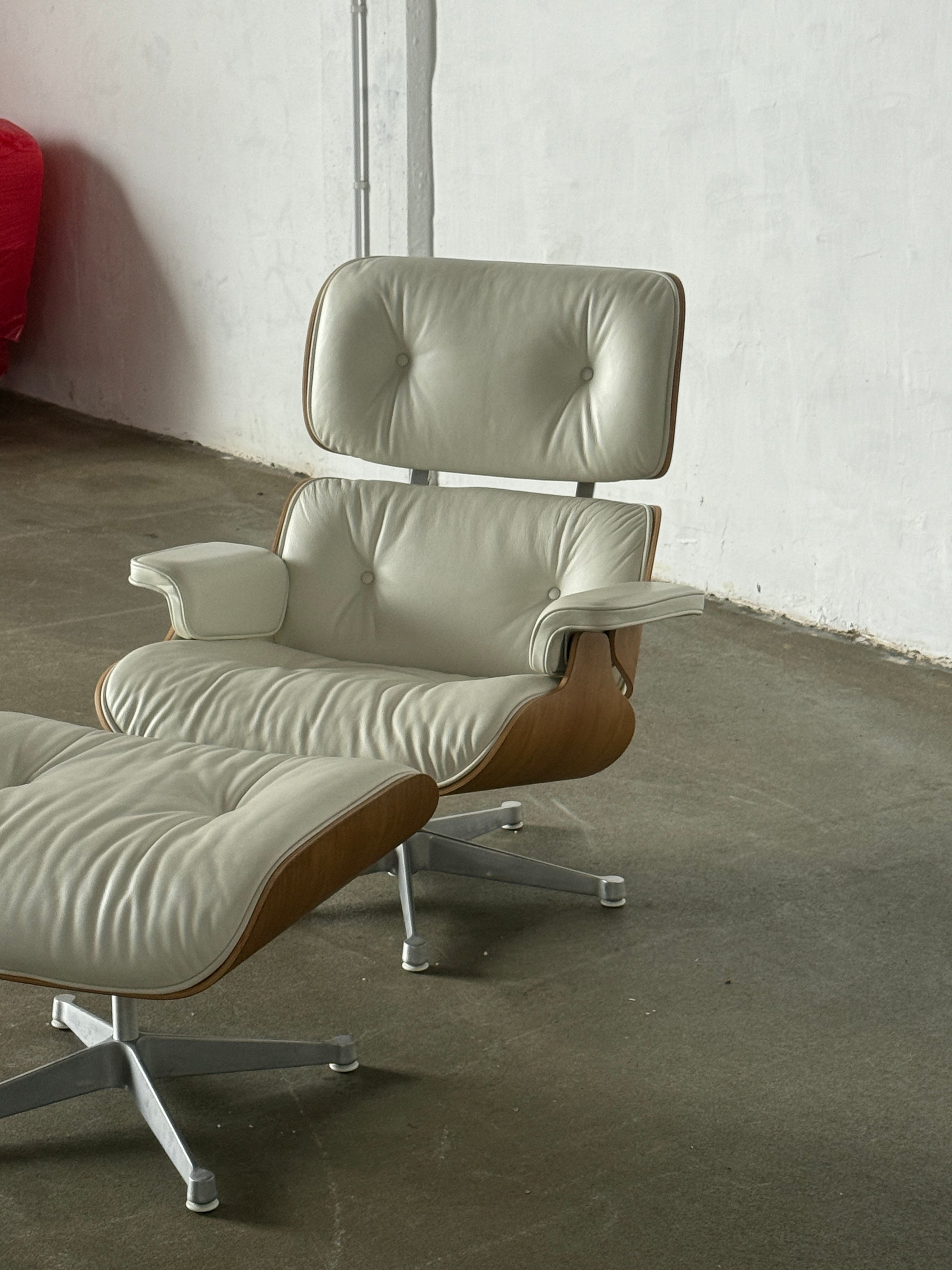 fotel Vitra Eames Lounge Chair, lata 2000, stan idealny