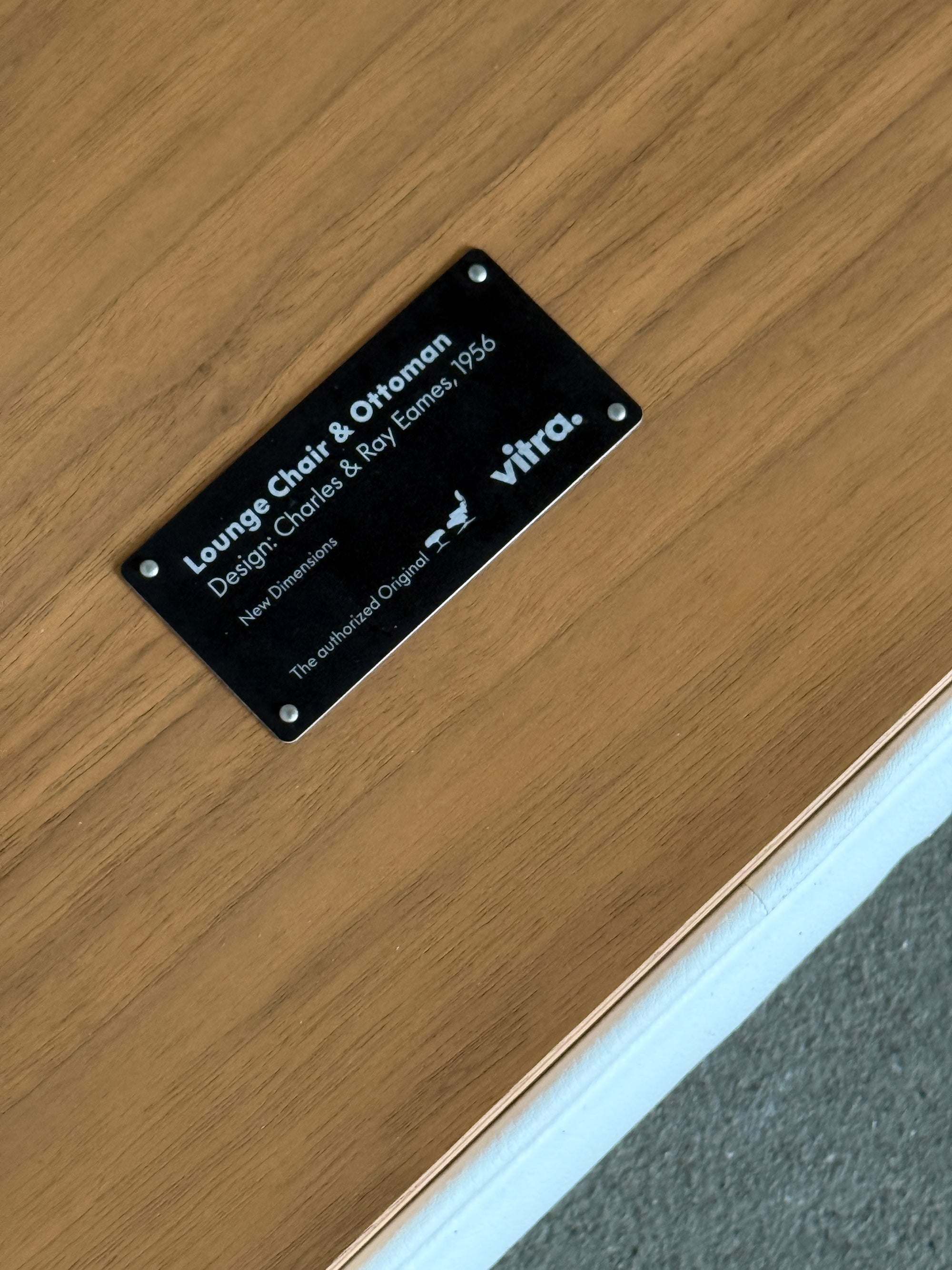 fotel Vitra Eames Lounge Chair, lata 2000, stan idealny