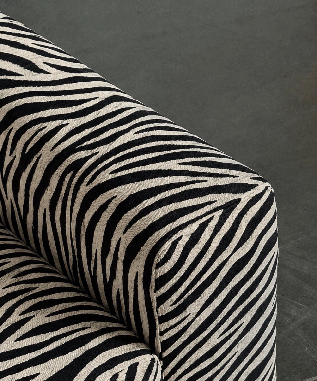 sofa, lata 2000, funkcja spania, po renowacji, zebra