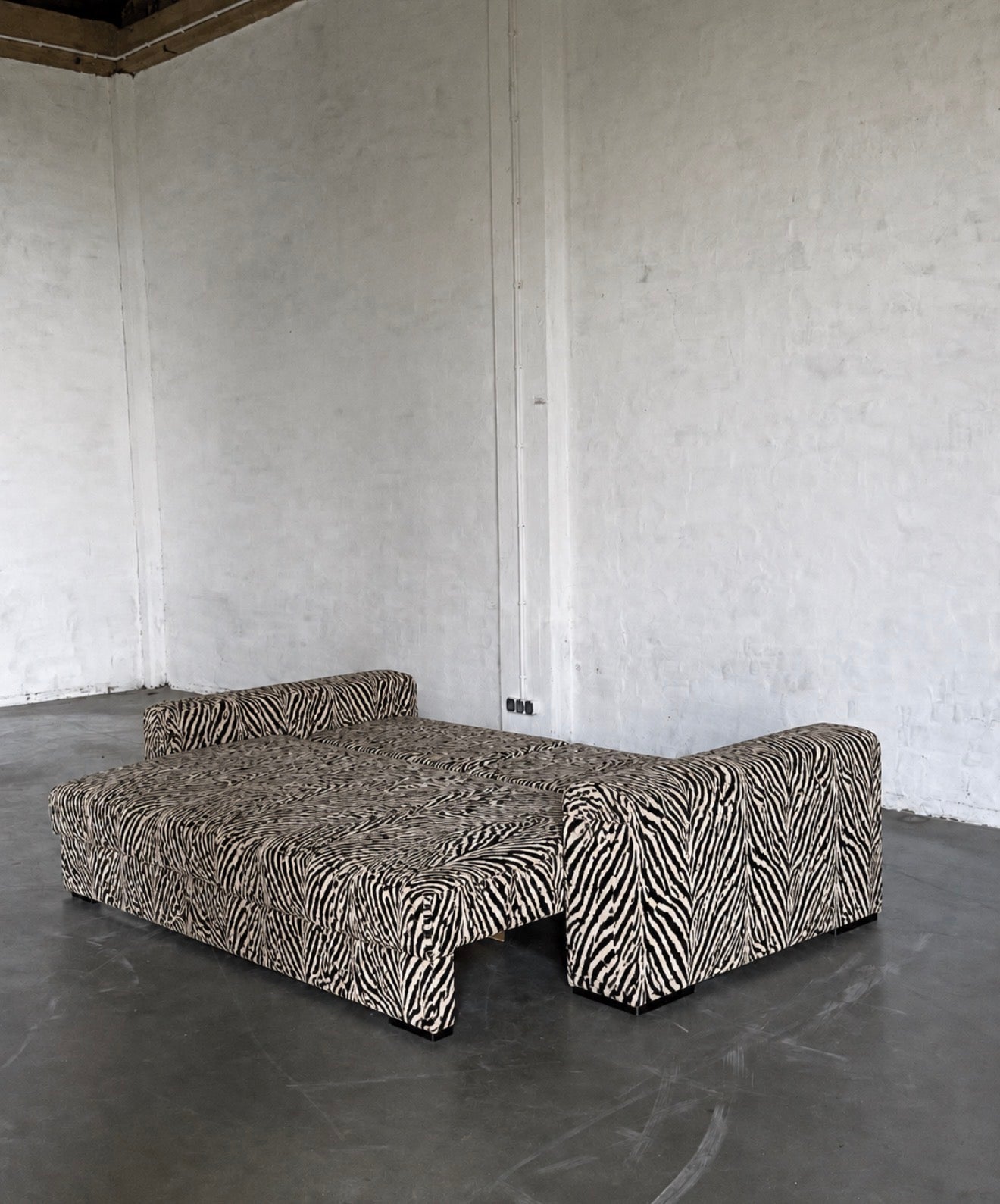 sofa, lata 2000, funkcja spania, po renowacji, zebra