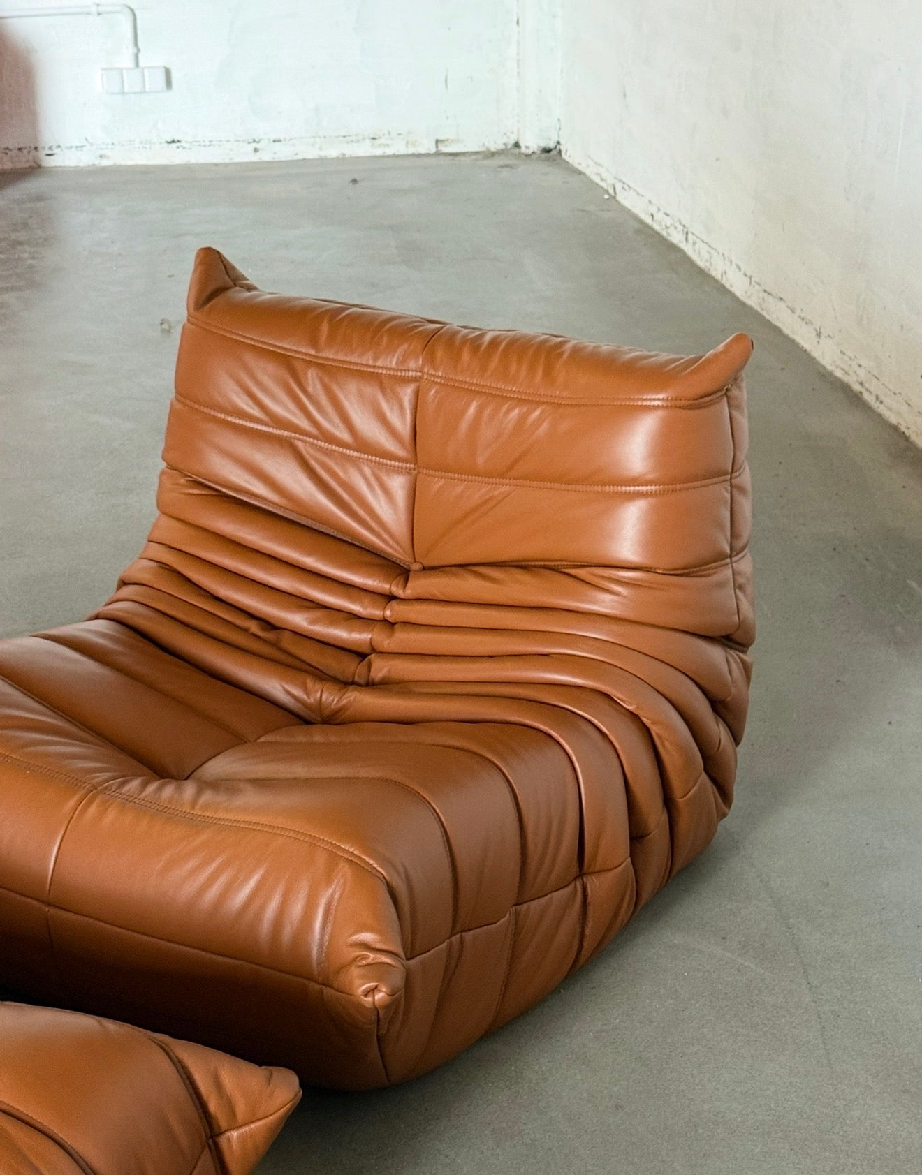 fotel Togo, Ligne Roset, lata 2000, skóra naturalna