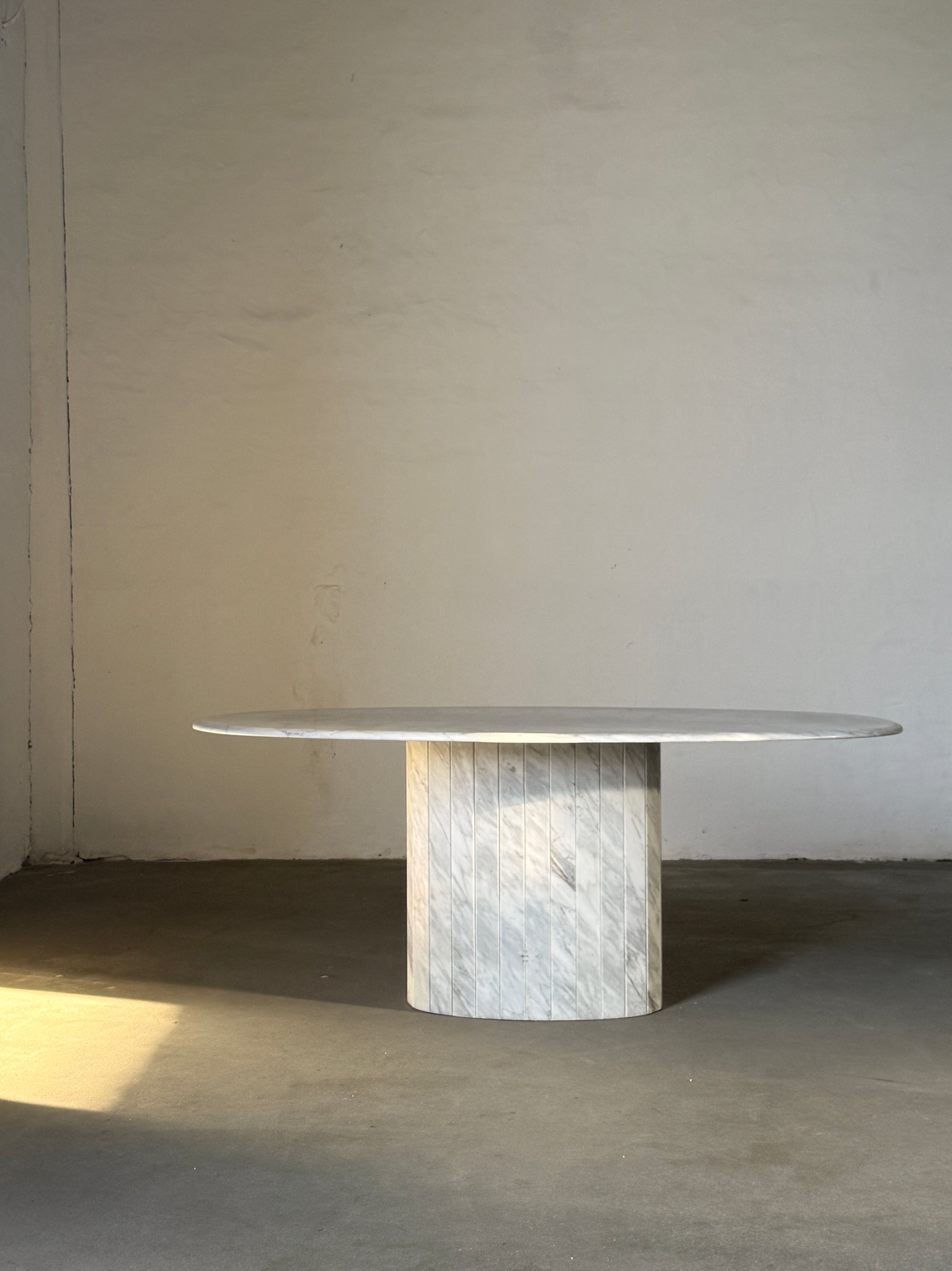 stół jadalniany, marmur Carrara Bianco, Włochy lata 80