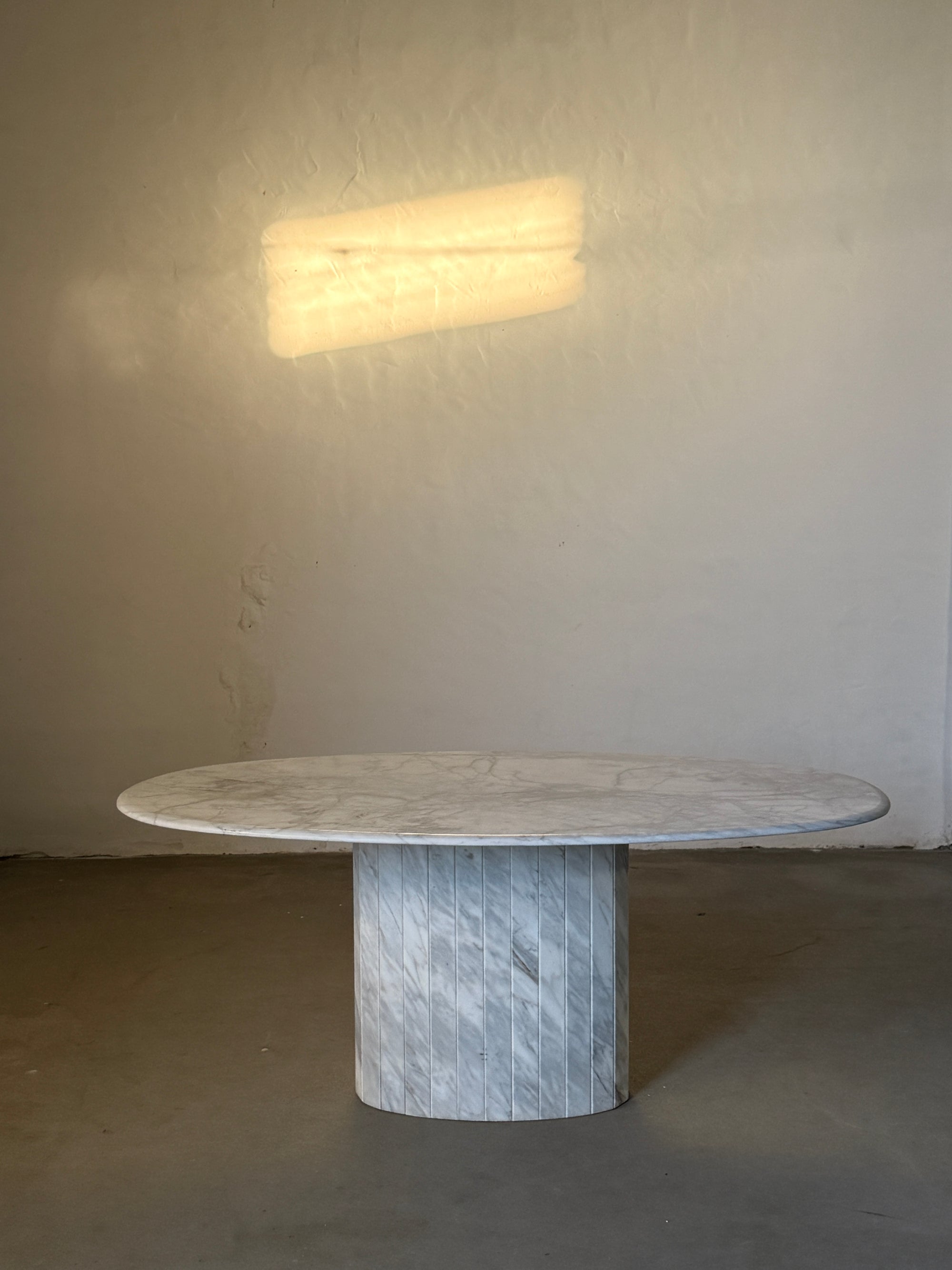 stół jadalniany, marmur Carrara Bianco, Włochy lata 80